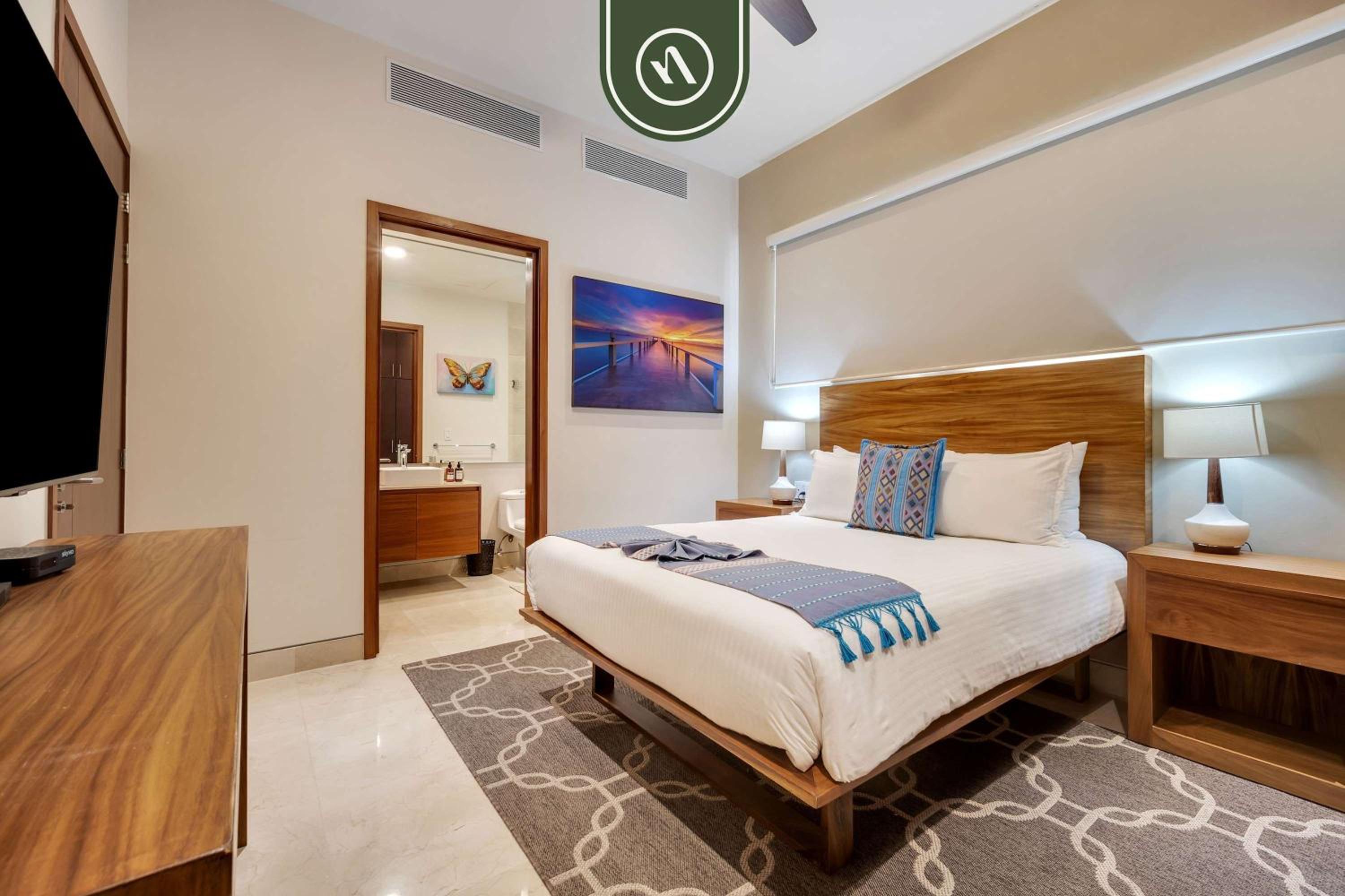 Oceanview 3 BR Condo - Pool - View of the Desert