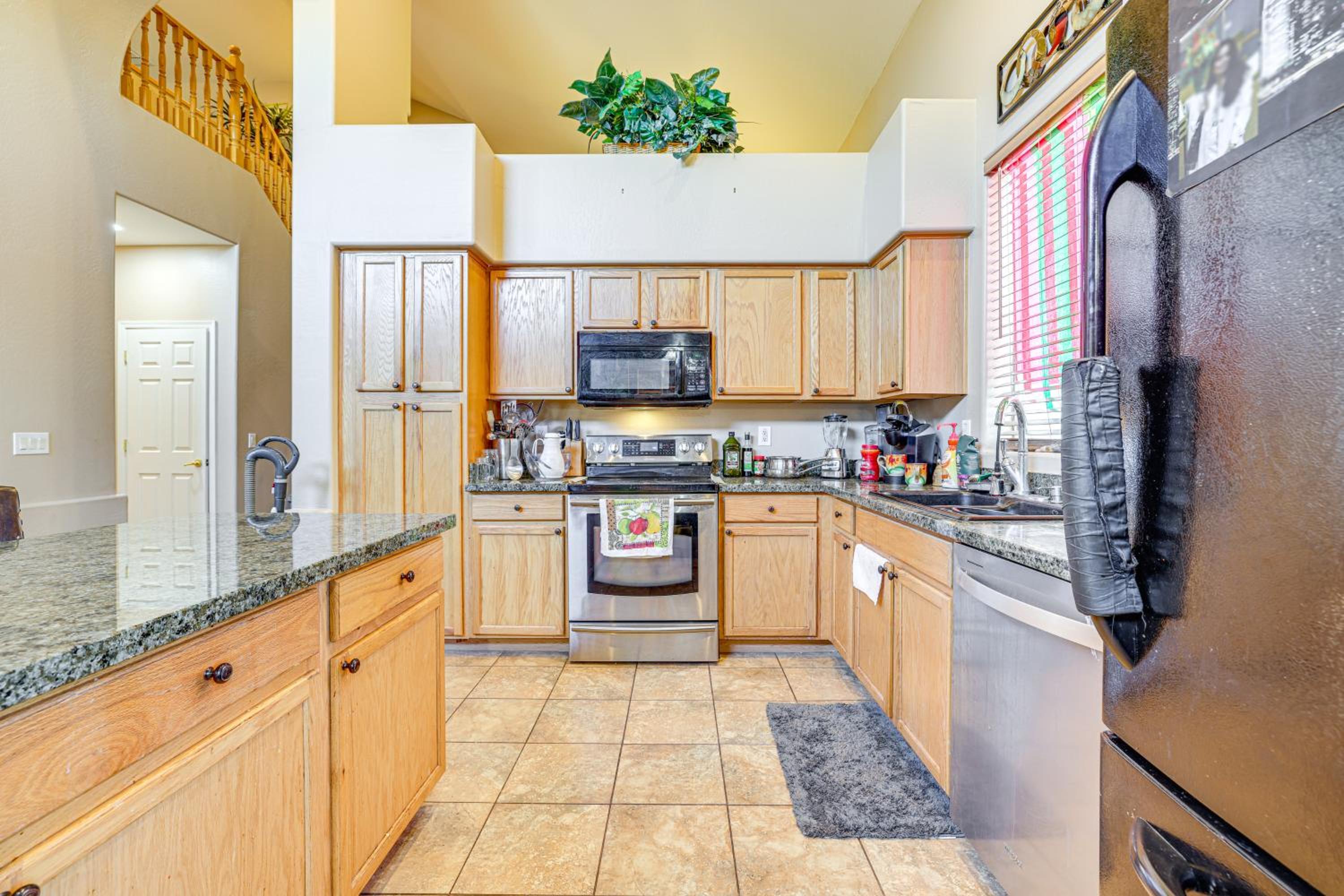 Near Golf Courses and Casinos Maricopa Home with Yard