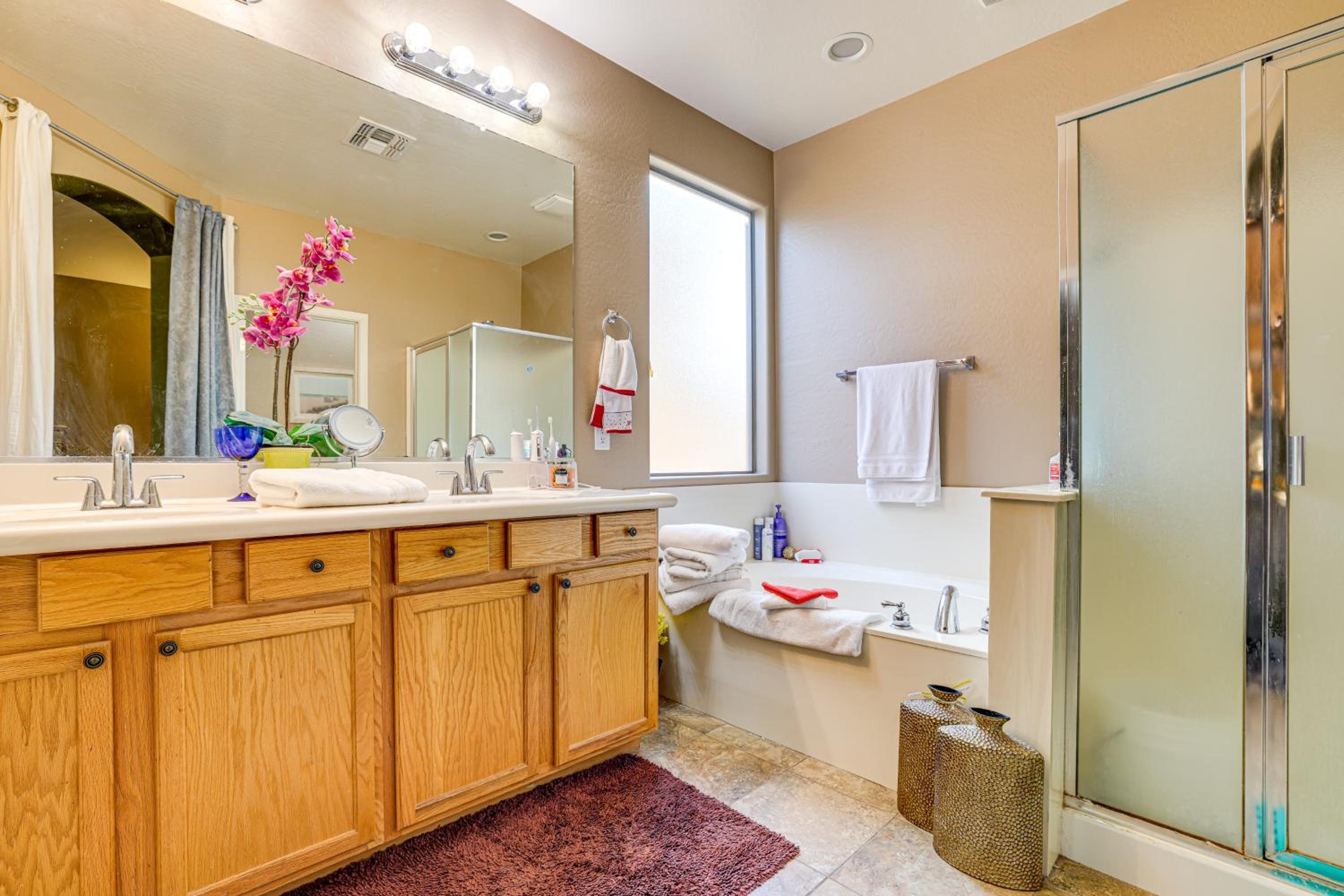 Near Golf Courses and Casinos Maricopa Home with Yard