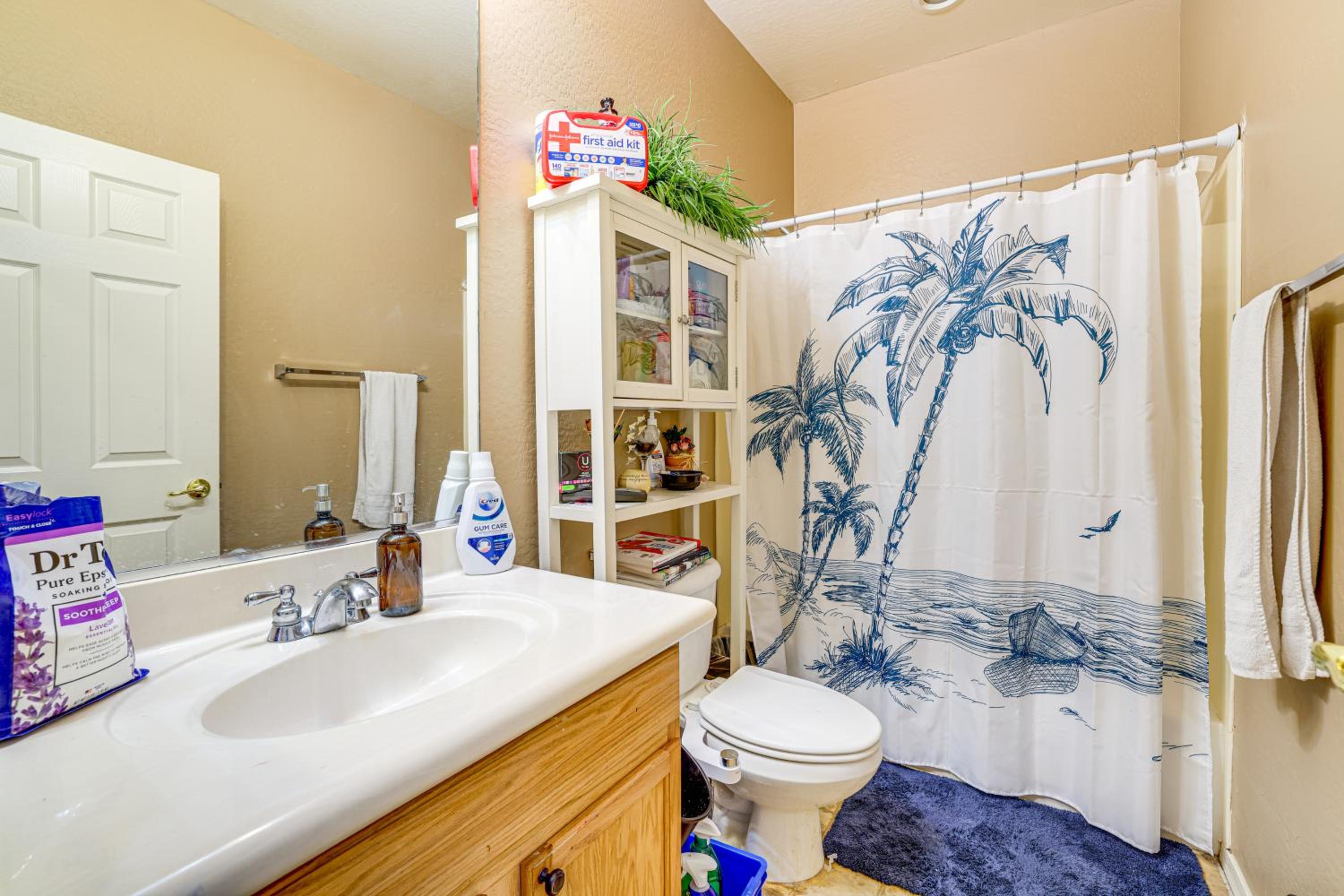 Near Golf Courses and Casinos Maricopa Home with Yard