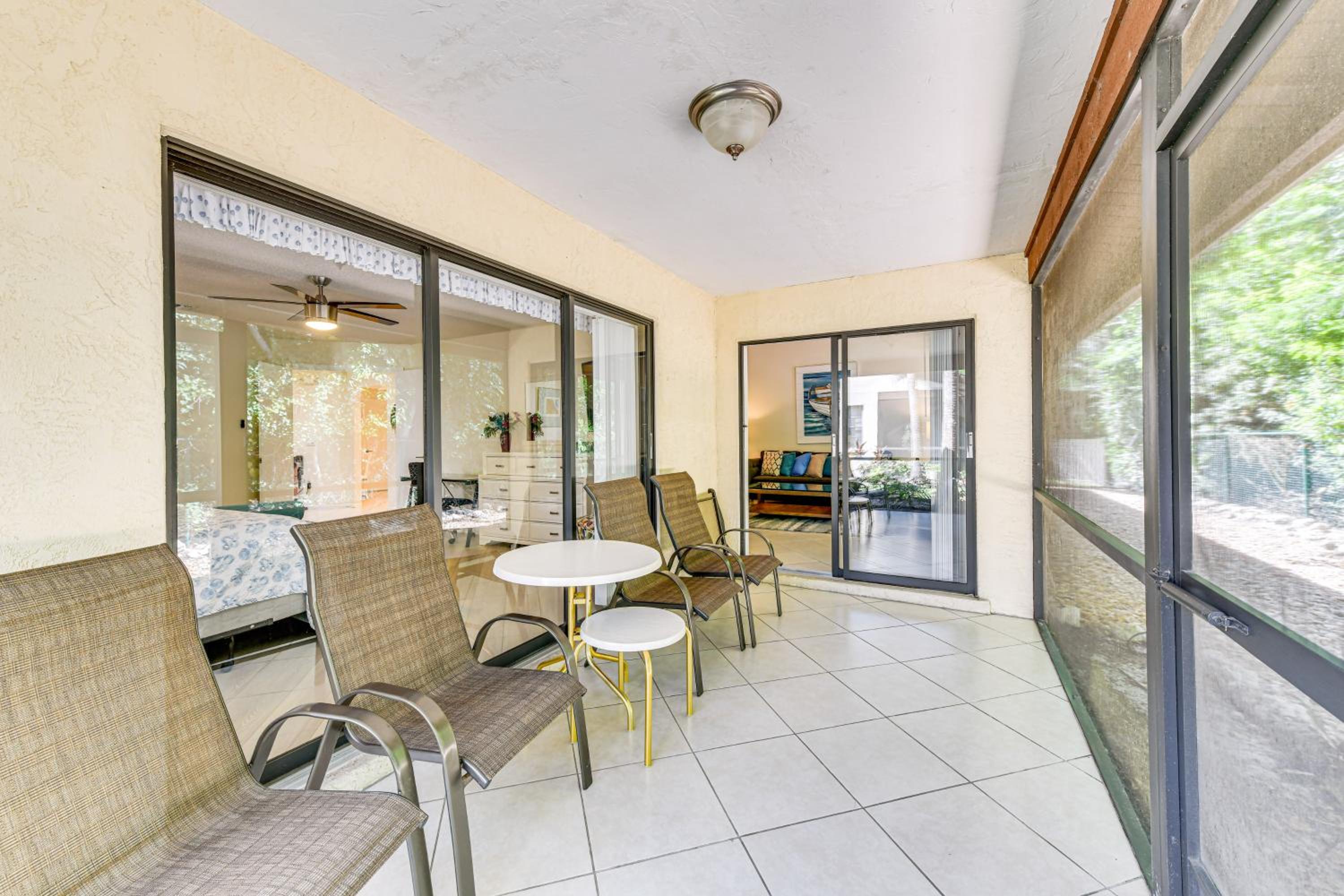 4 Mi to Siesta Beach Condo with Community Perks!