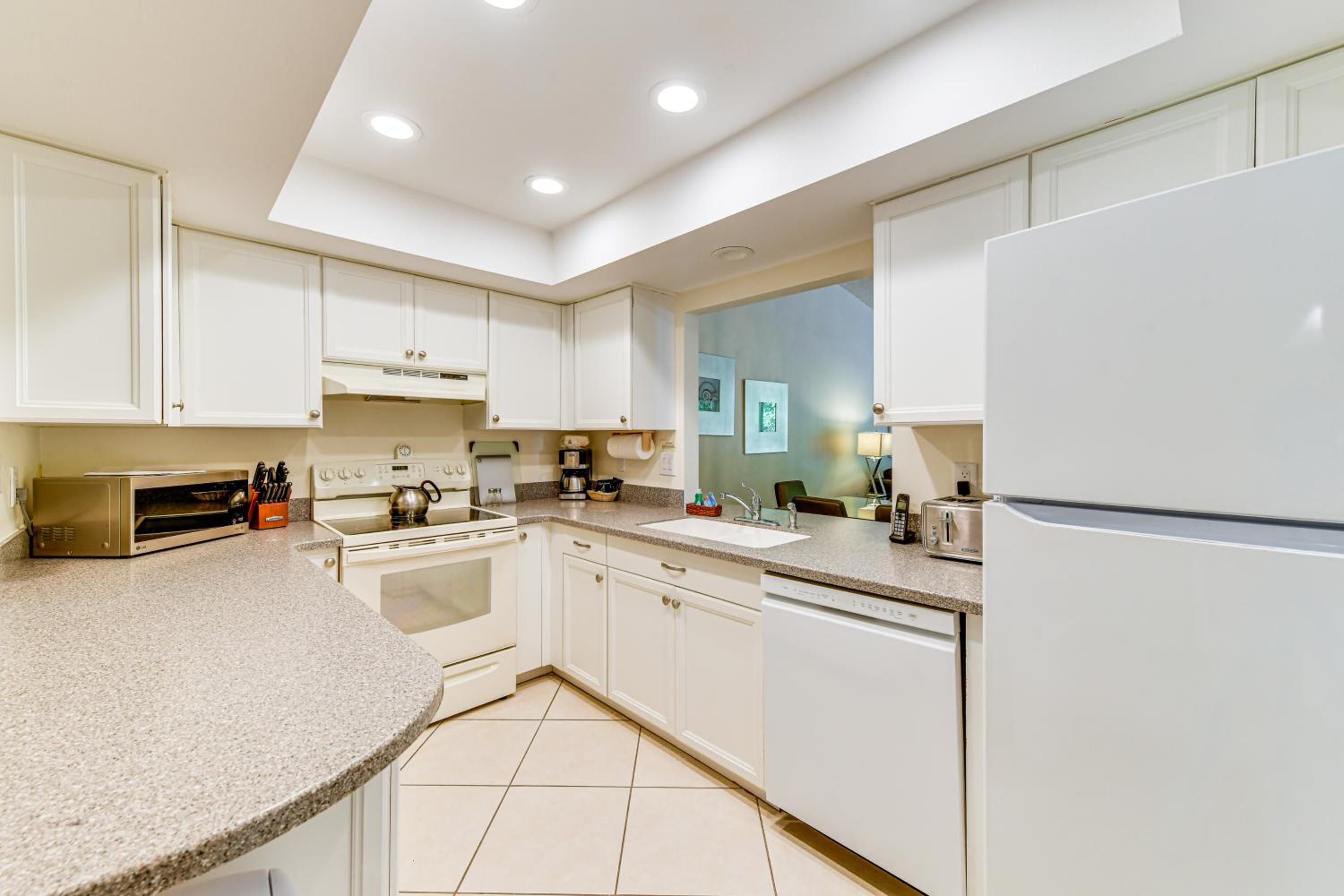4 Mi to Siesta Beach Condo with Community Perks!