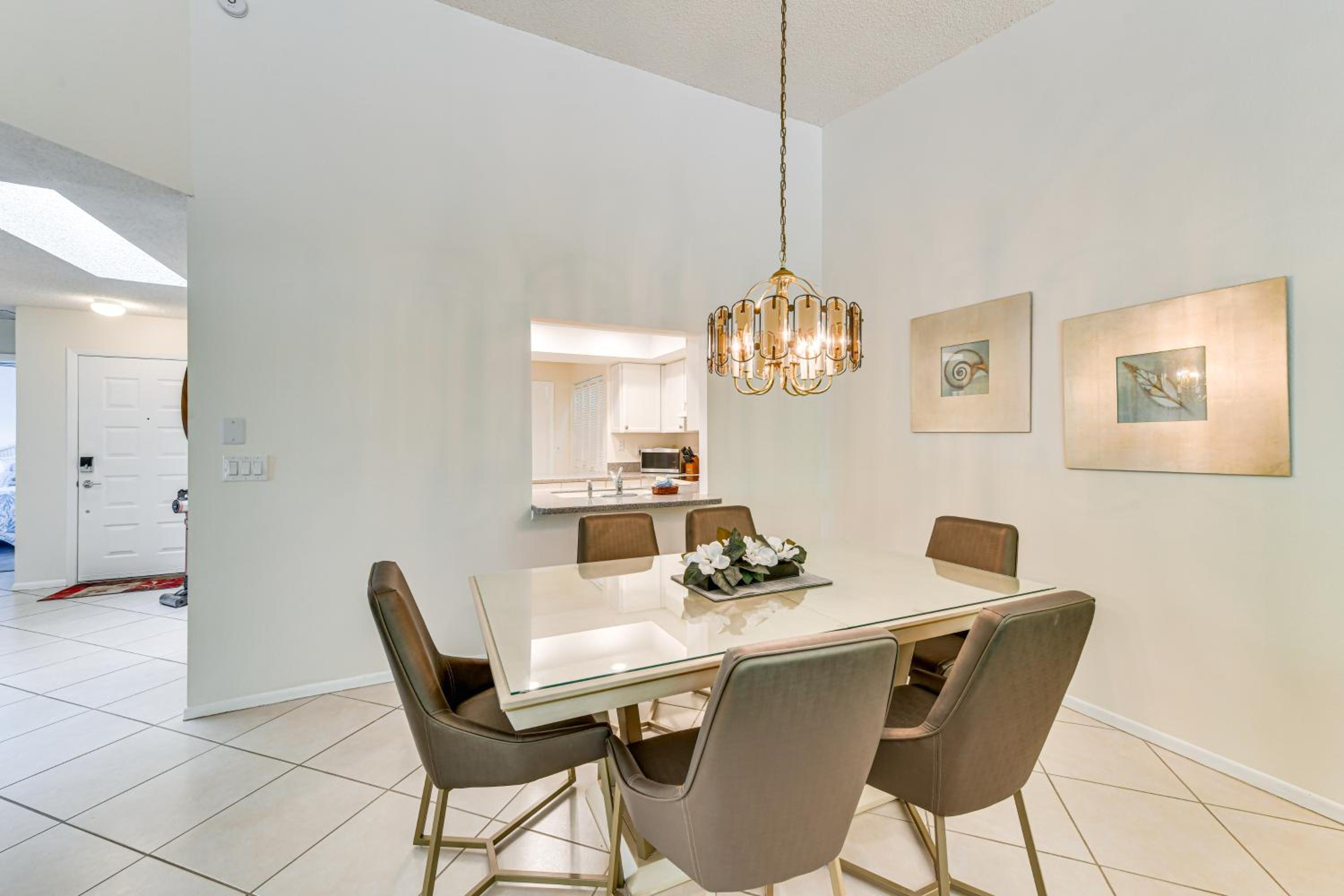 4 Mi to Siesta Beach Condo with Community Perks!