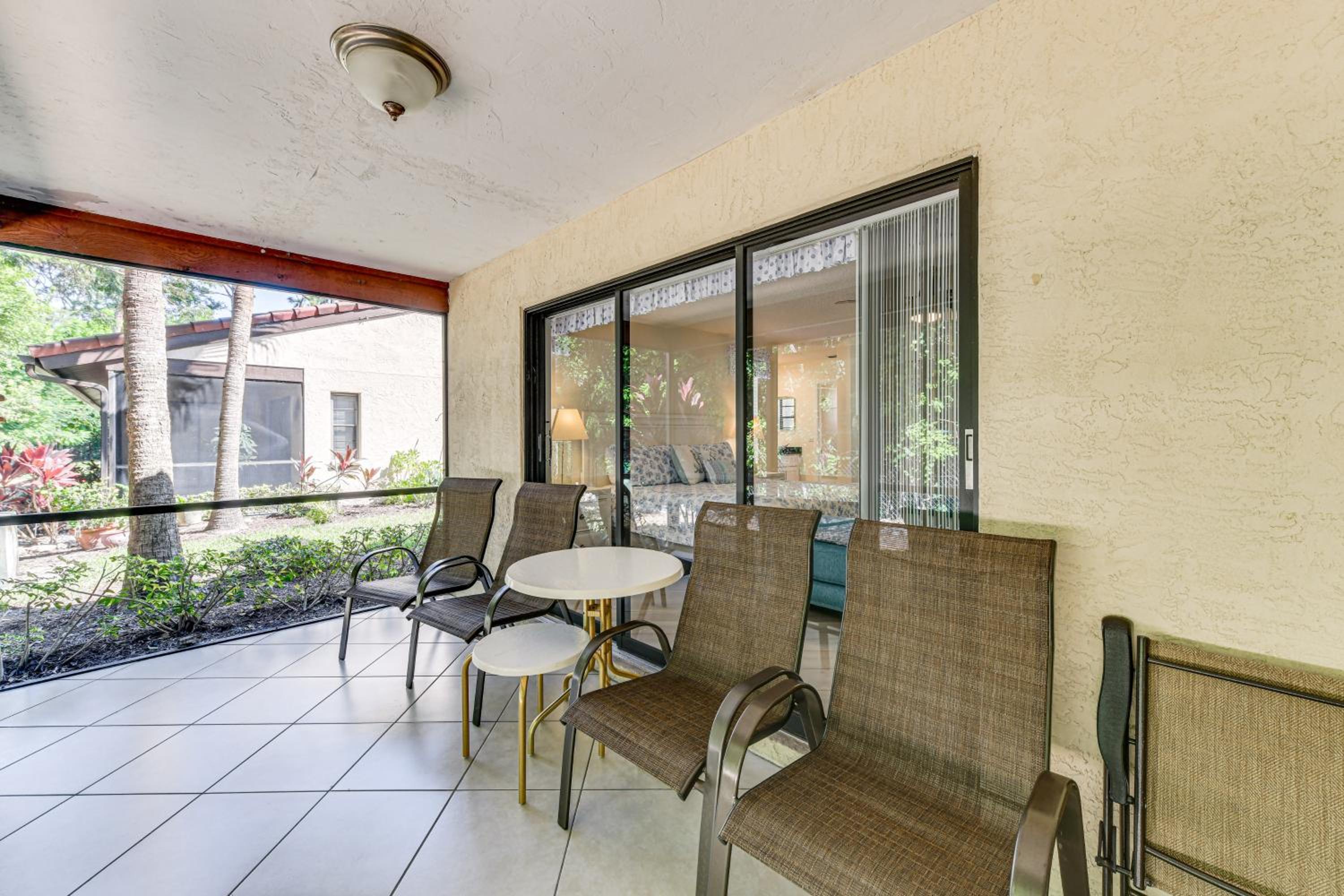 4 Mi to Siesta Beach Condo with Community Perks!