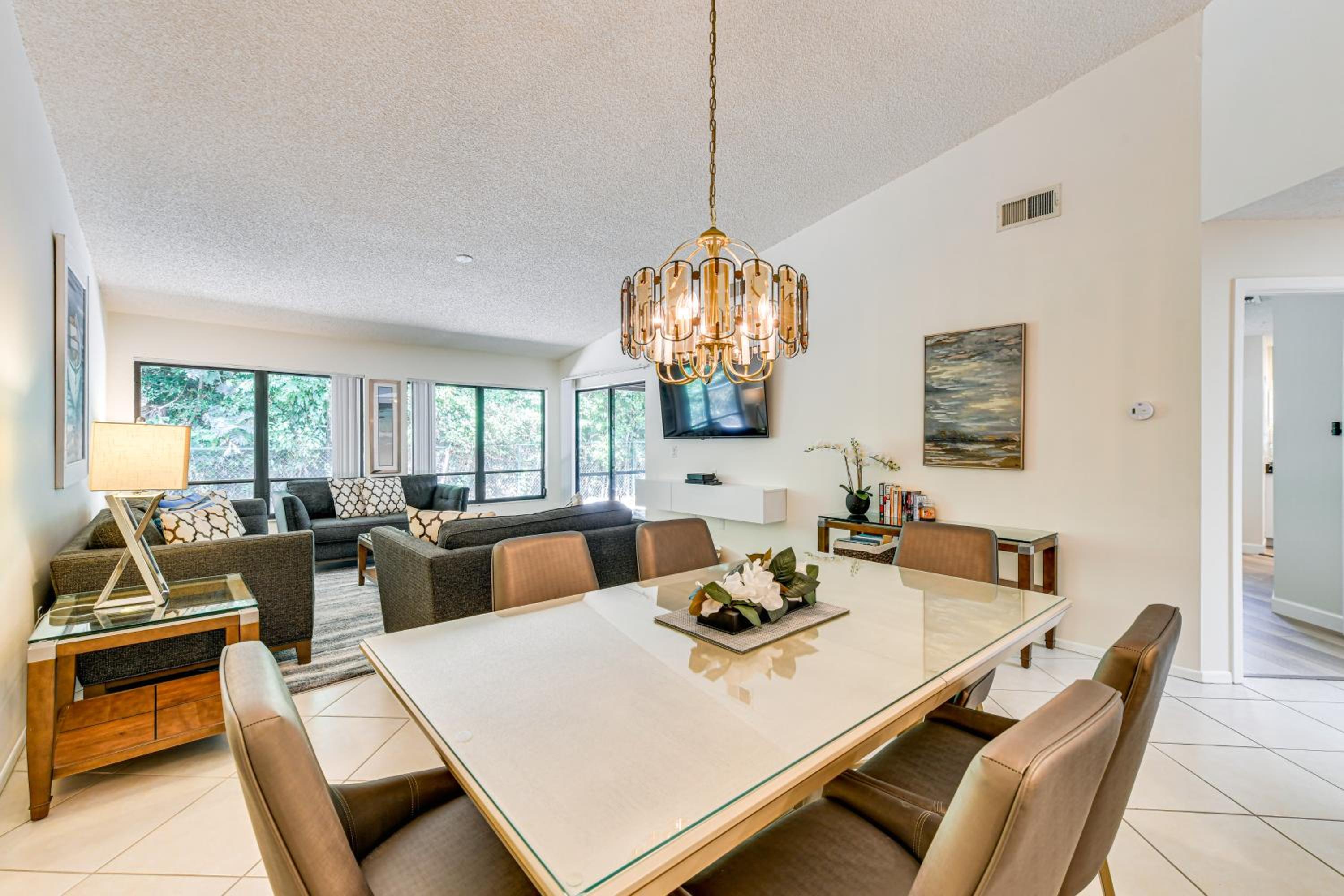 4 Mi to Siesta Beach Condo with Community Perks!