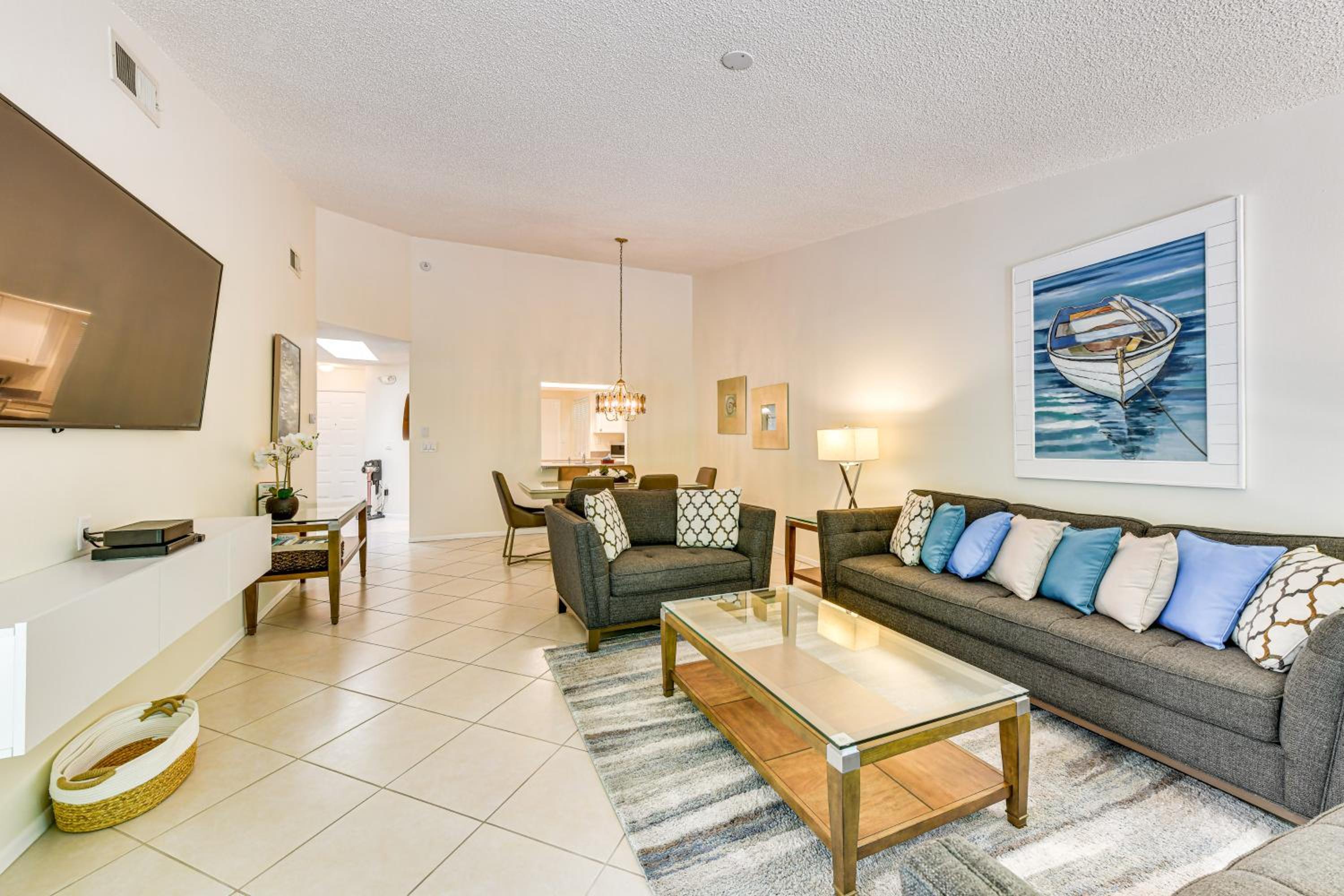 4 Mi to Siesta Beach Condo with Community Perks!