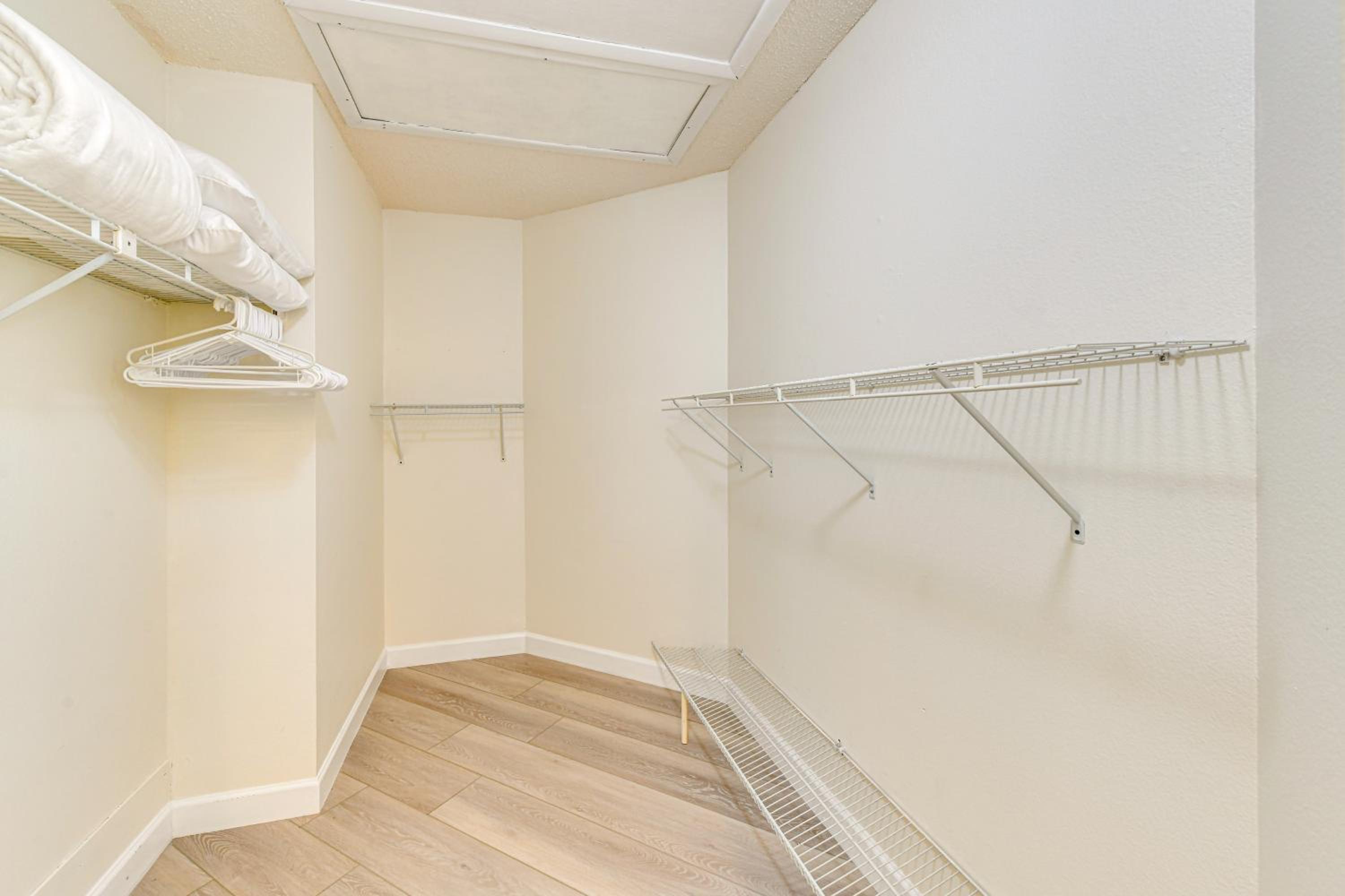 4 Mi to Siesta Beach Condo with Community Perks!
