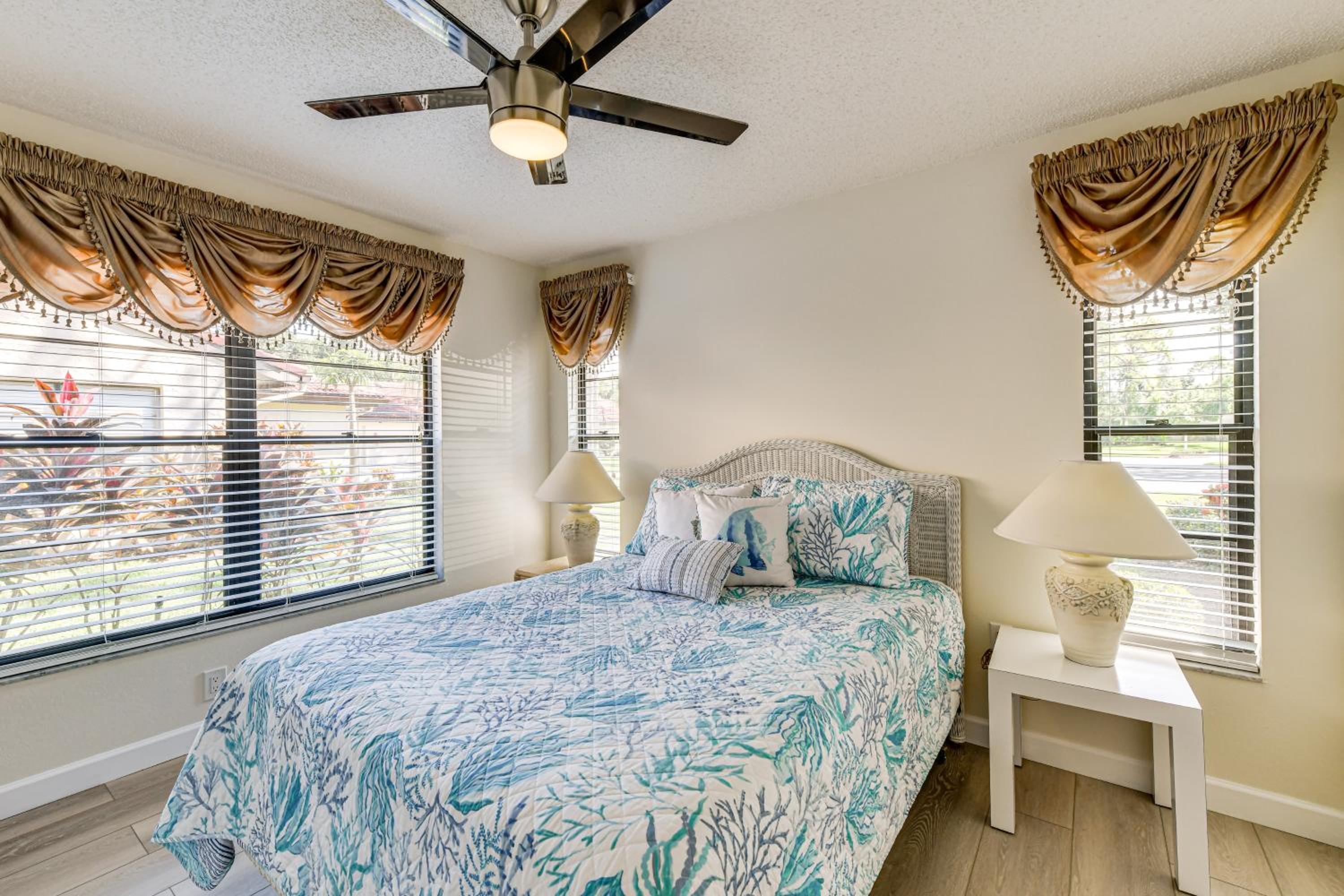 4 Mi to Siesta Beach Condo with Community Perks!