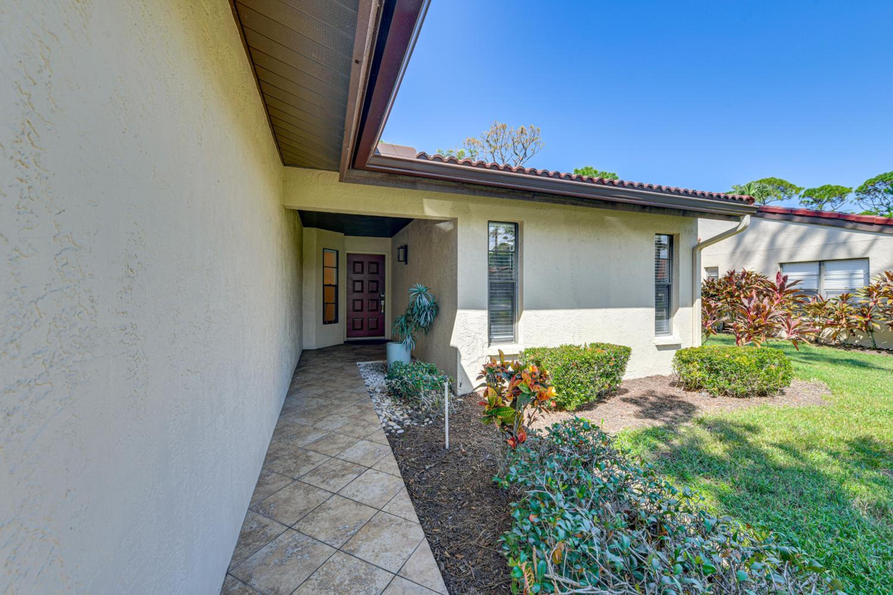 4 Mi to Siesta Beach Condo with Community Perks!