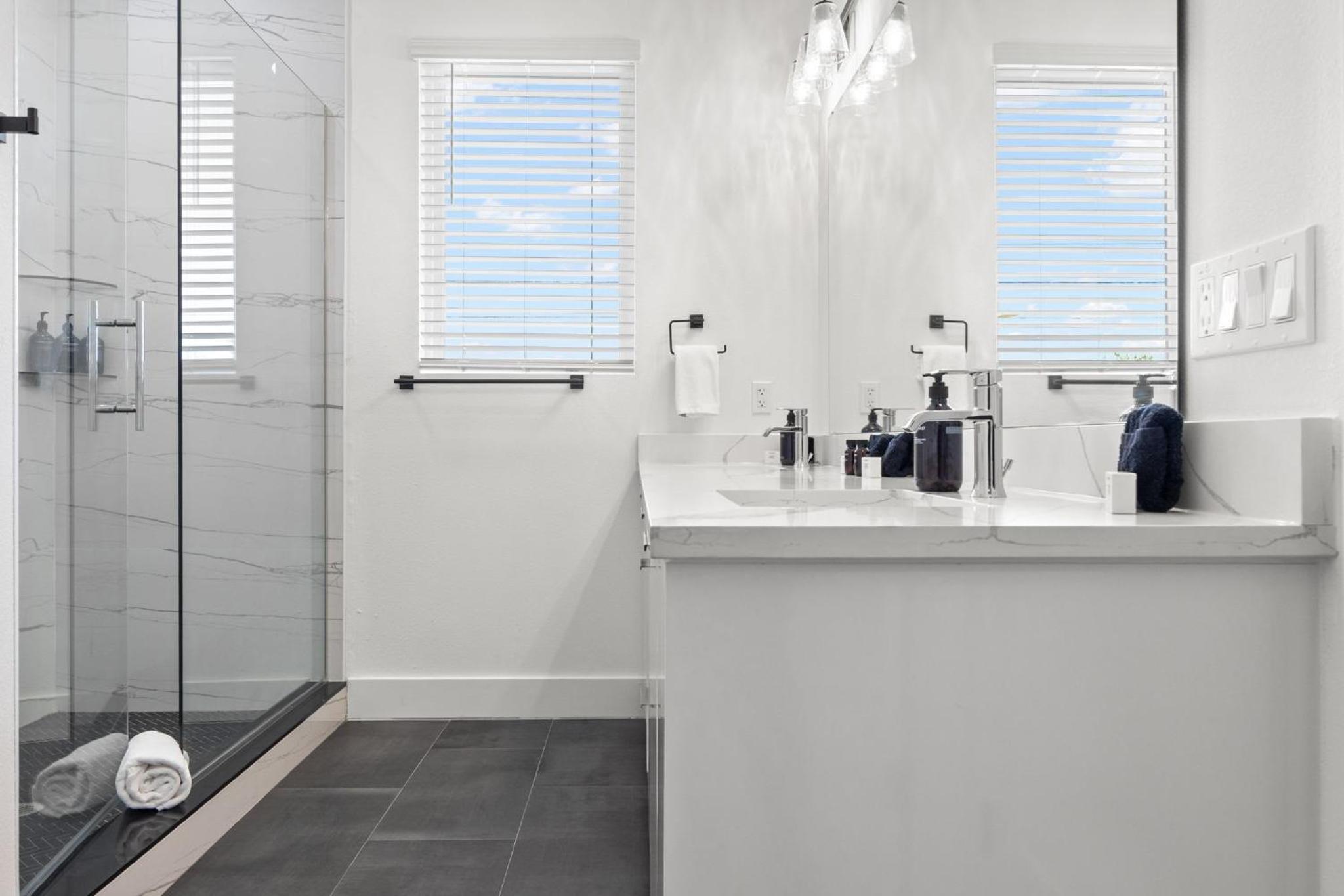 NEW Casa Sol - Luxury Townhome In Prime Location