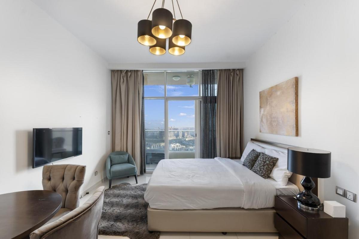 High-Floor Studio Ghalia JVC with an Amazing View