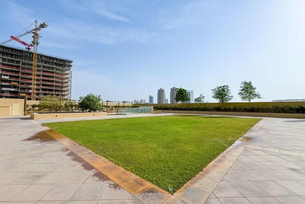 High-Floor Studio Ghalia JVC with an Amazing View