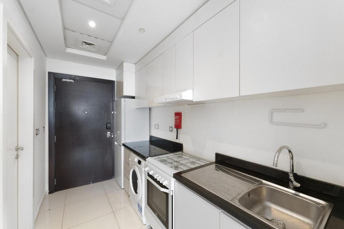High-Floor Studio Ghalia JVC with an Amazing View