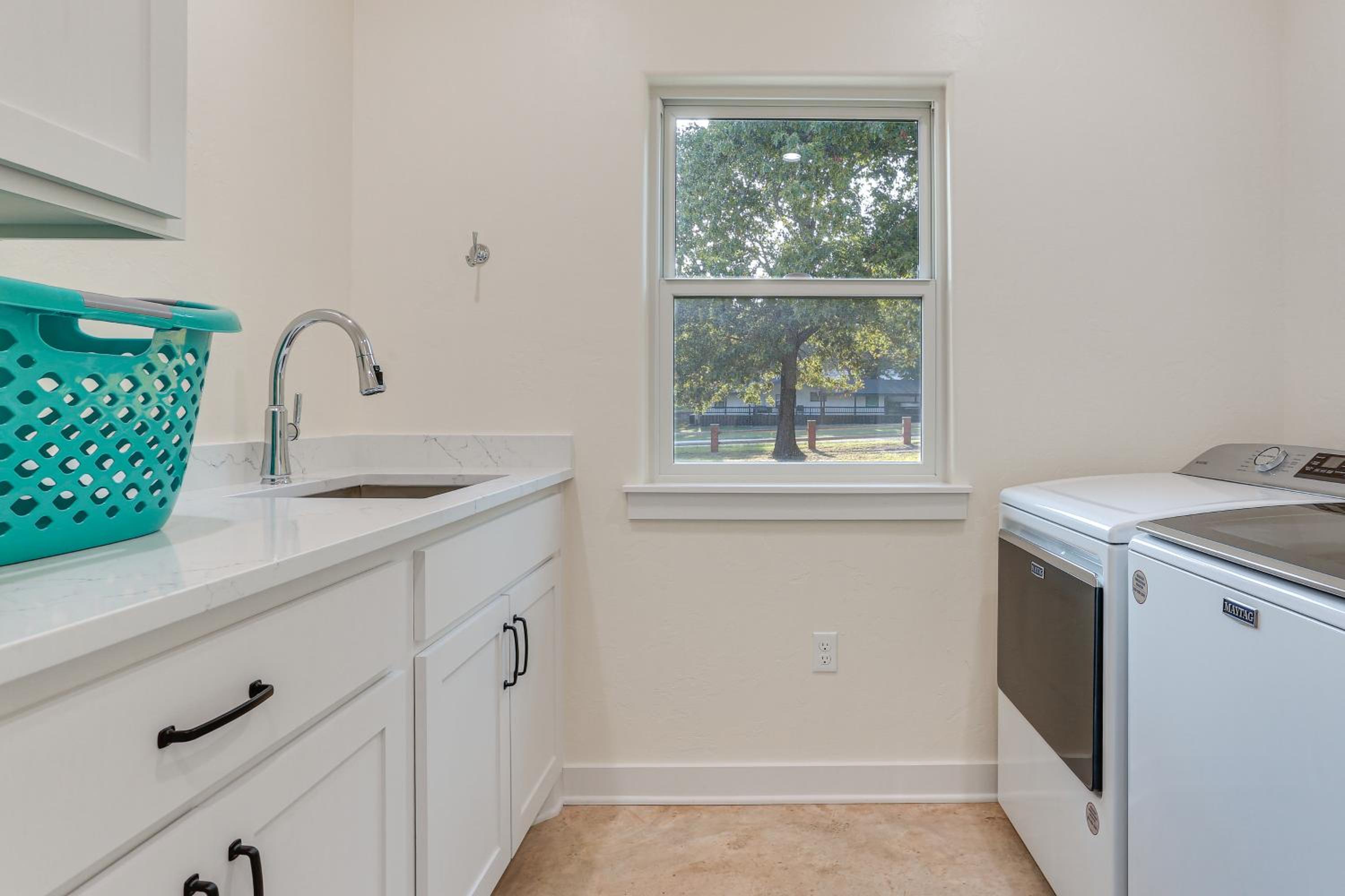 New Home, Short Walk to Lake Texomas Sandy Shores