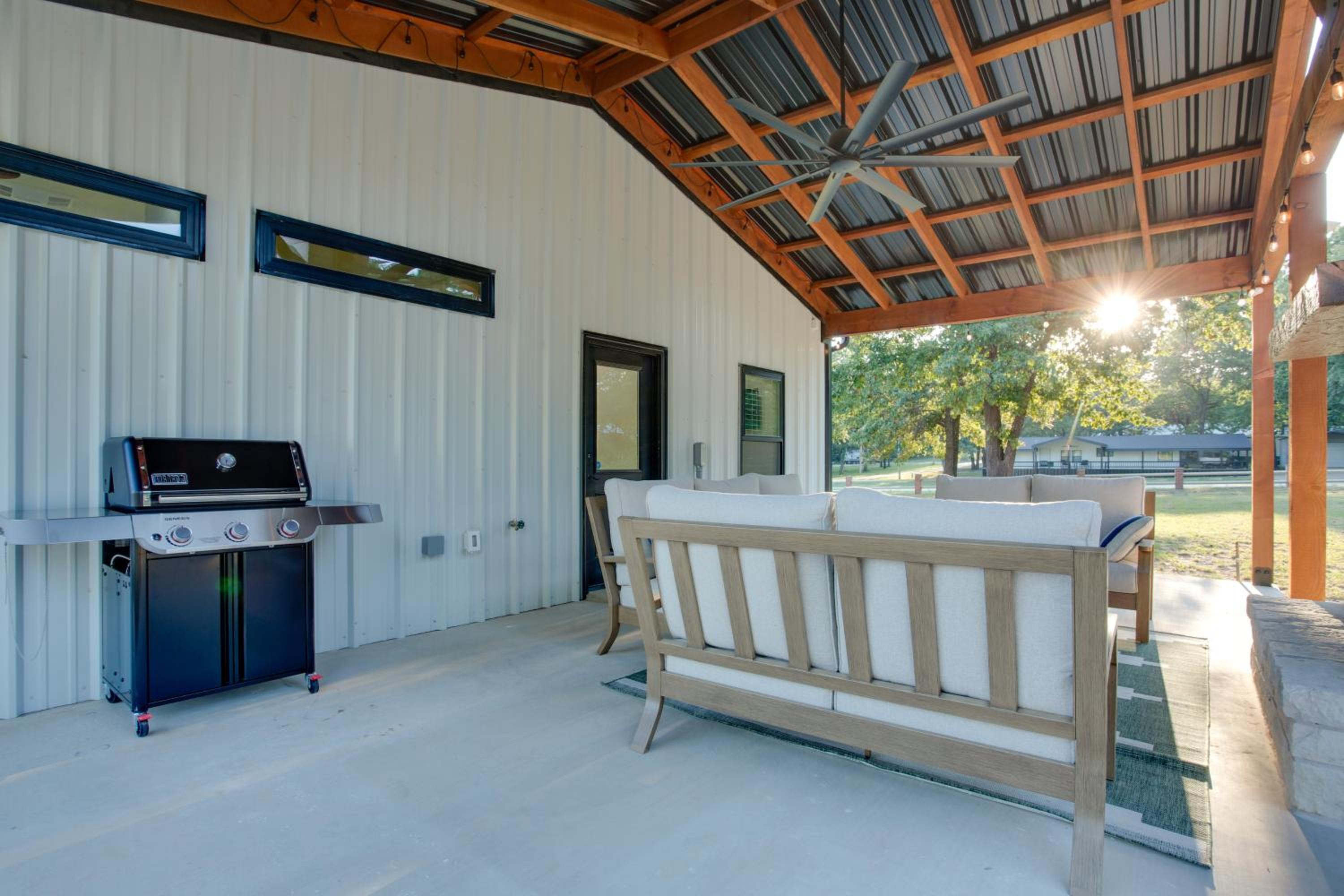 New Home, Short Walk to Lake Texomas Sandy Shores
