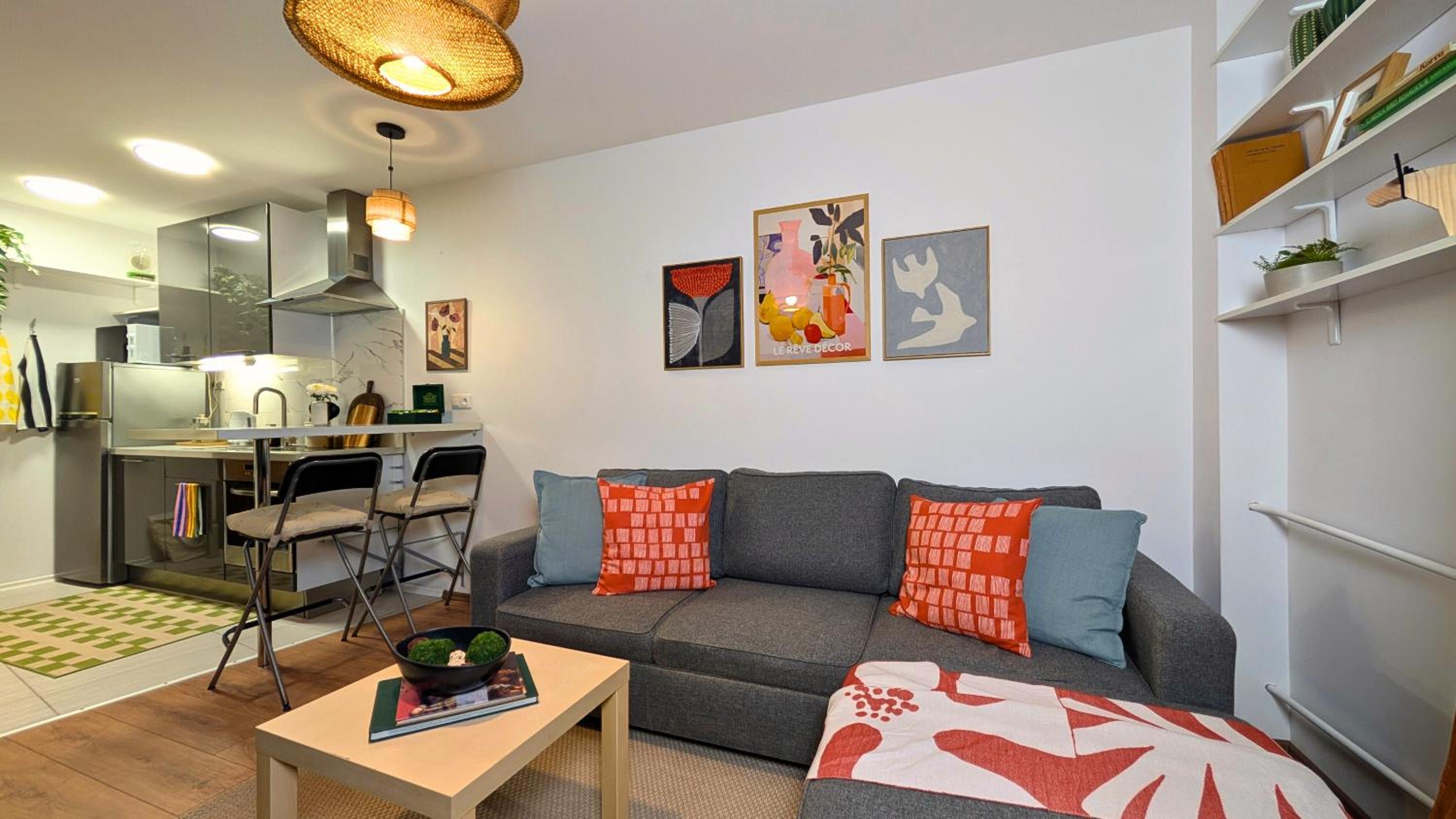 Bella Luna Luxury Suites - Warm & Modern Apt Near Old Town & Museums