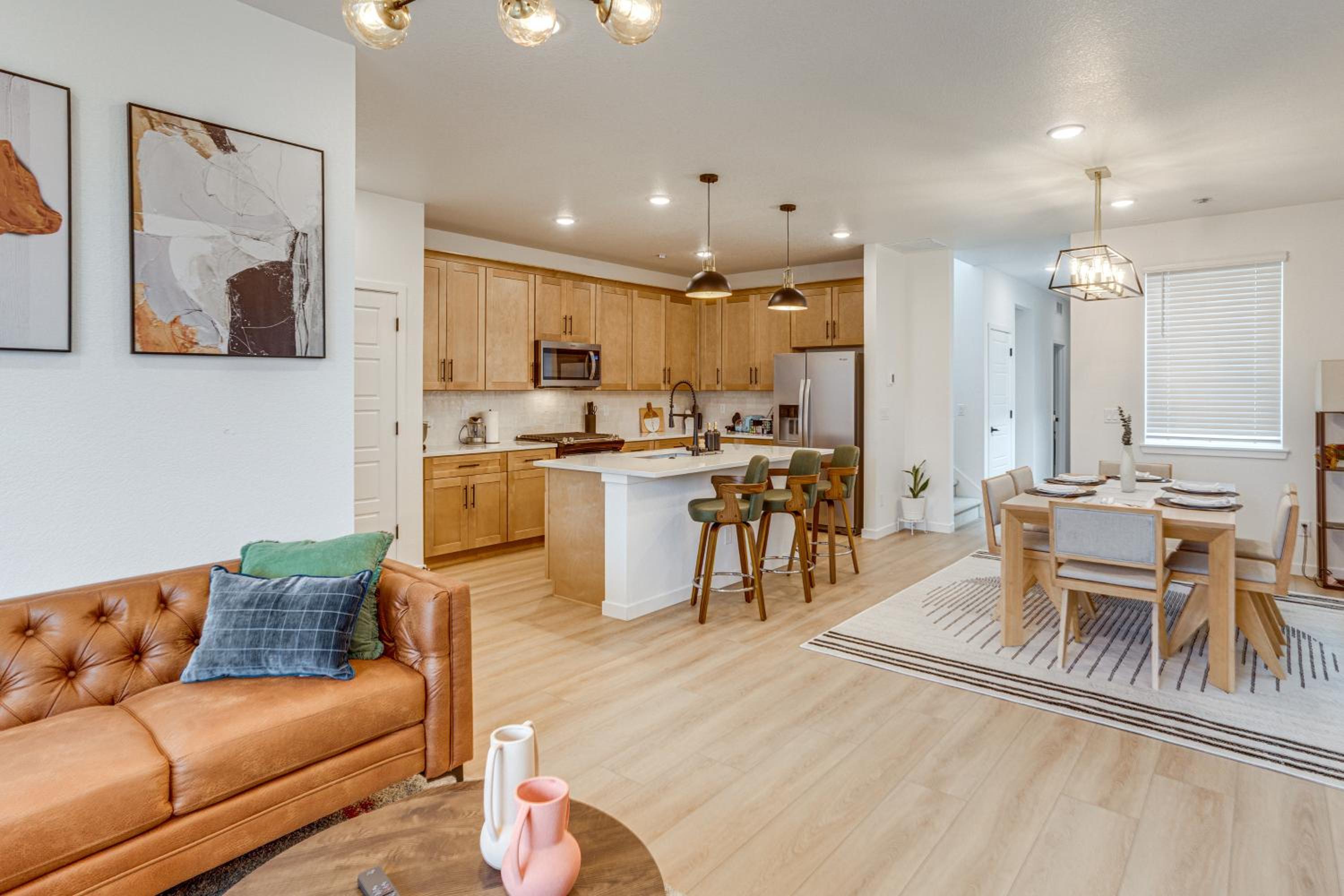 Great for Families! Newly Built Home in Aurora
