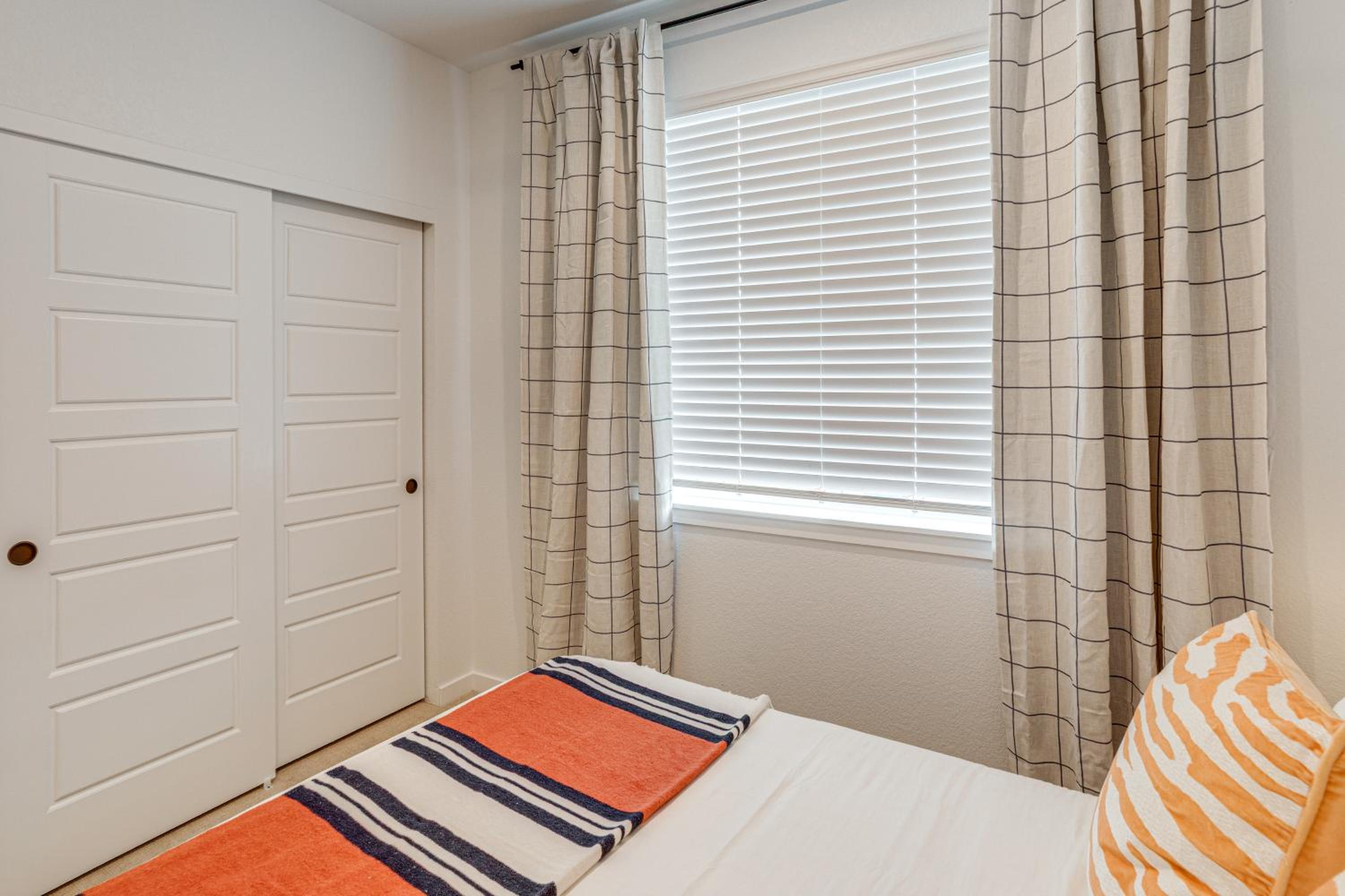 Great for Families! Newly Built Home in Aurora
