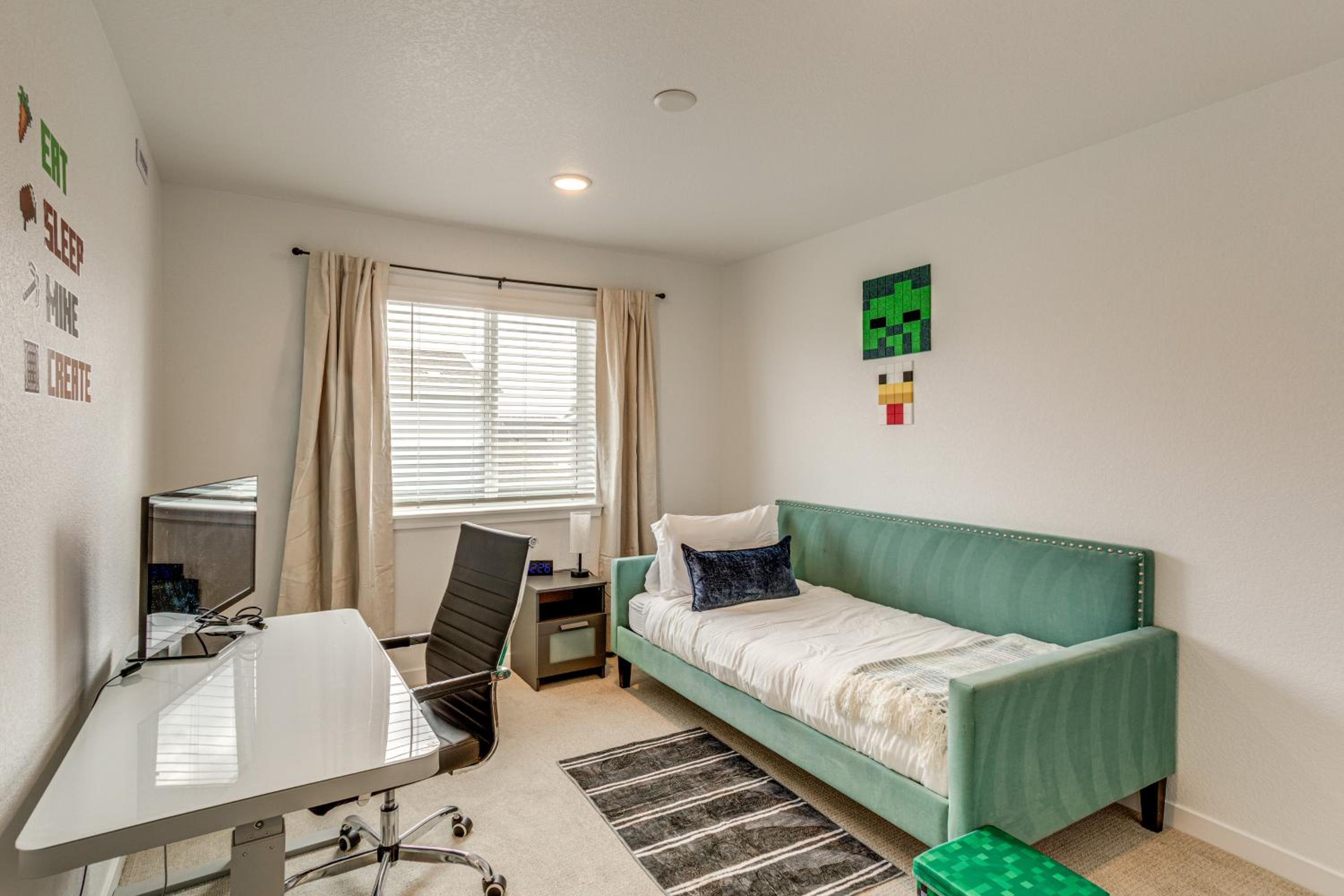 Great for Families! Newly Built Home in Aurora