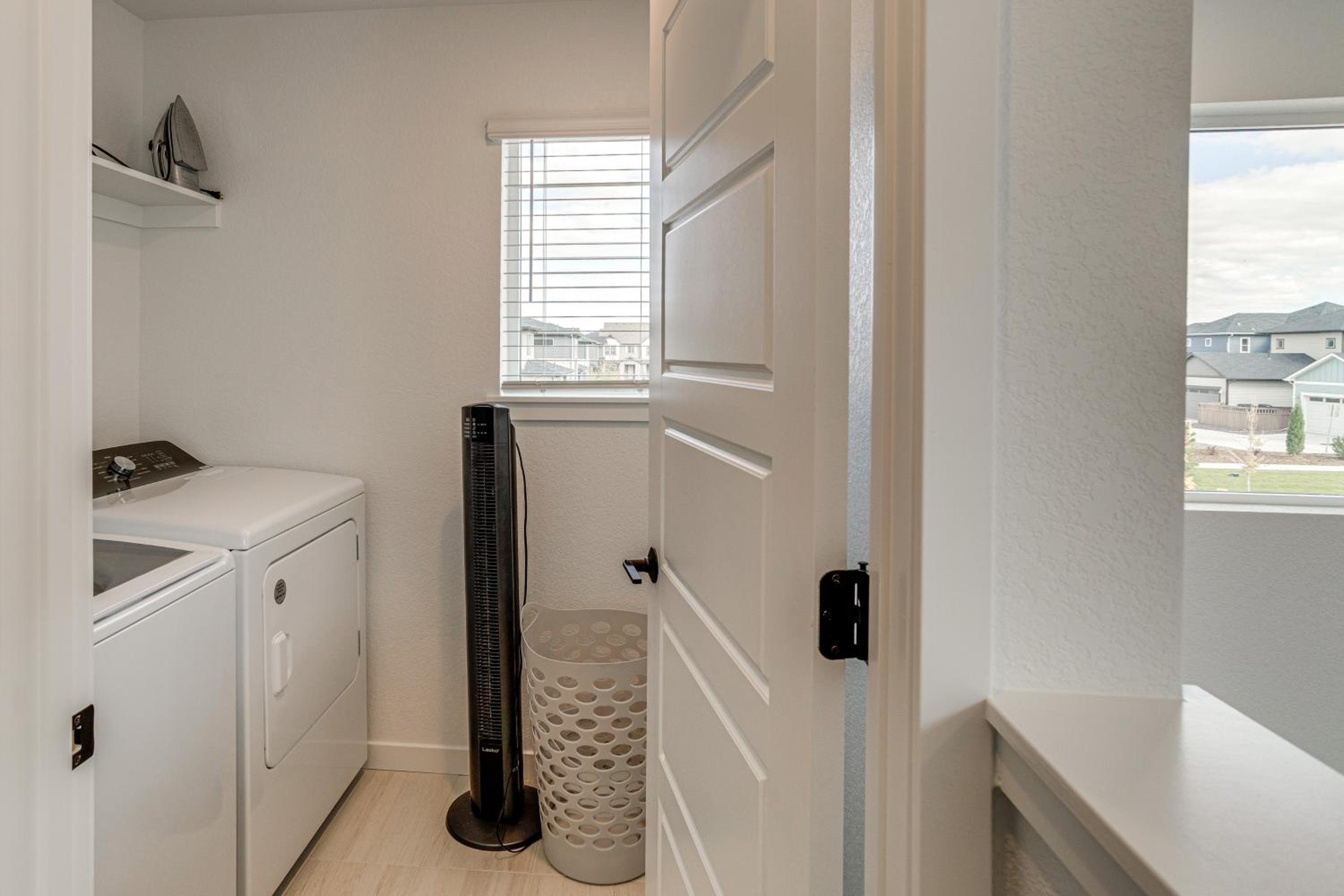 Great for Families! Newly Built Home in Aurora