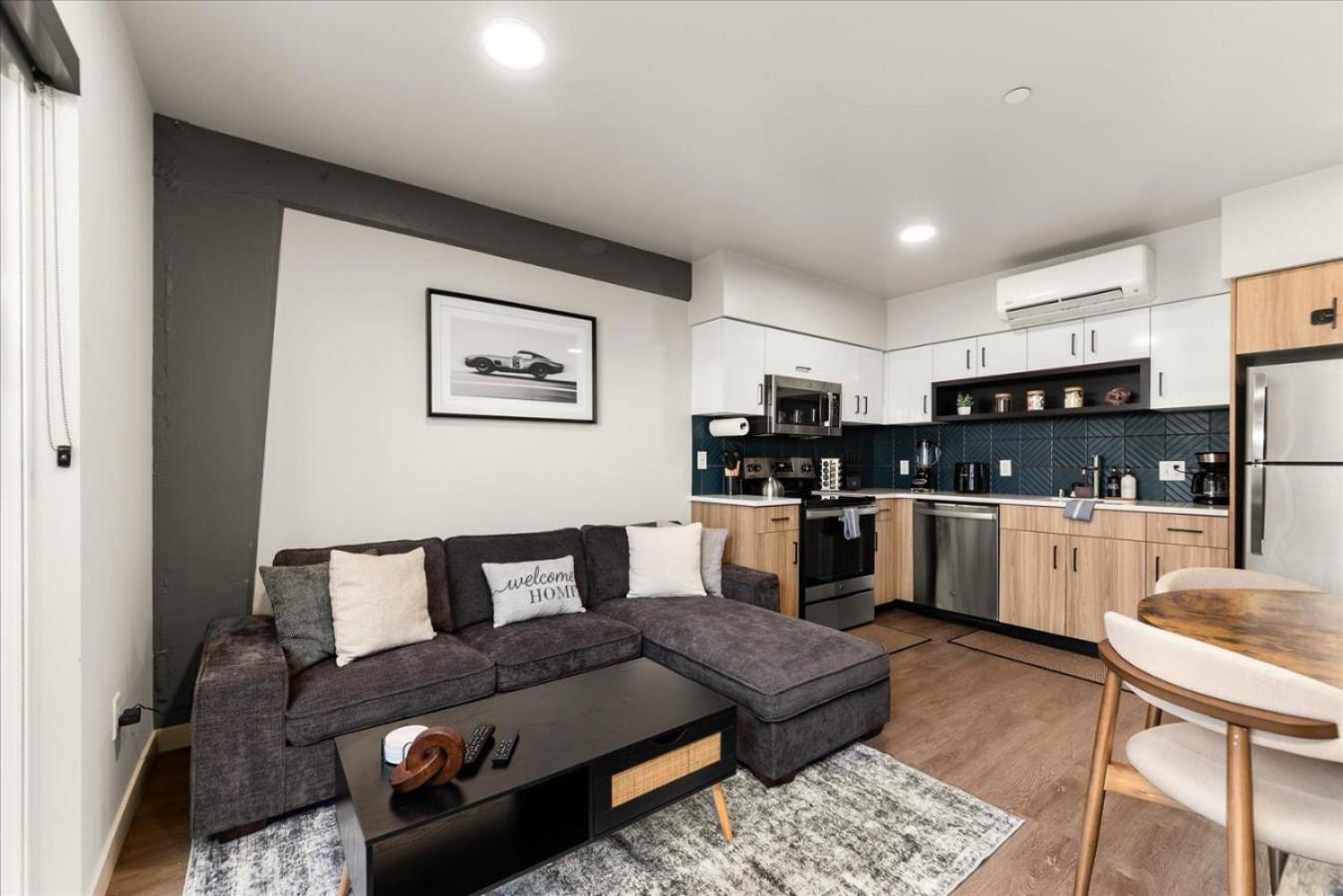 2br Luxurious Apartment Downtown