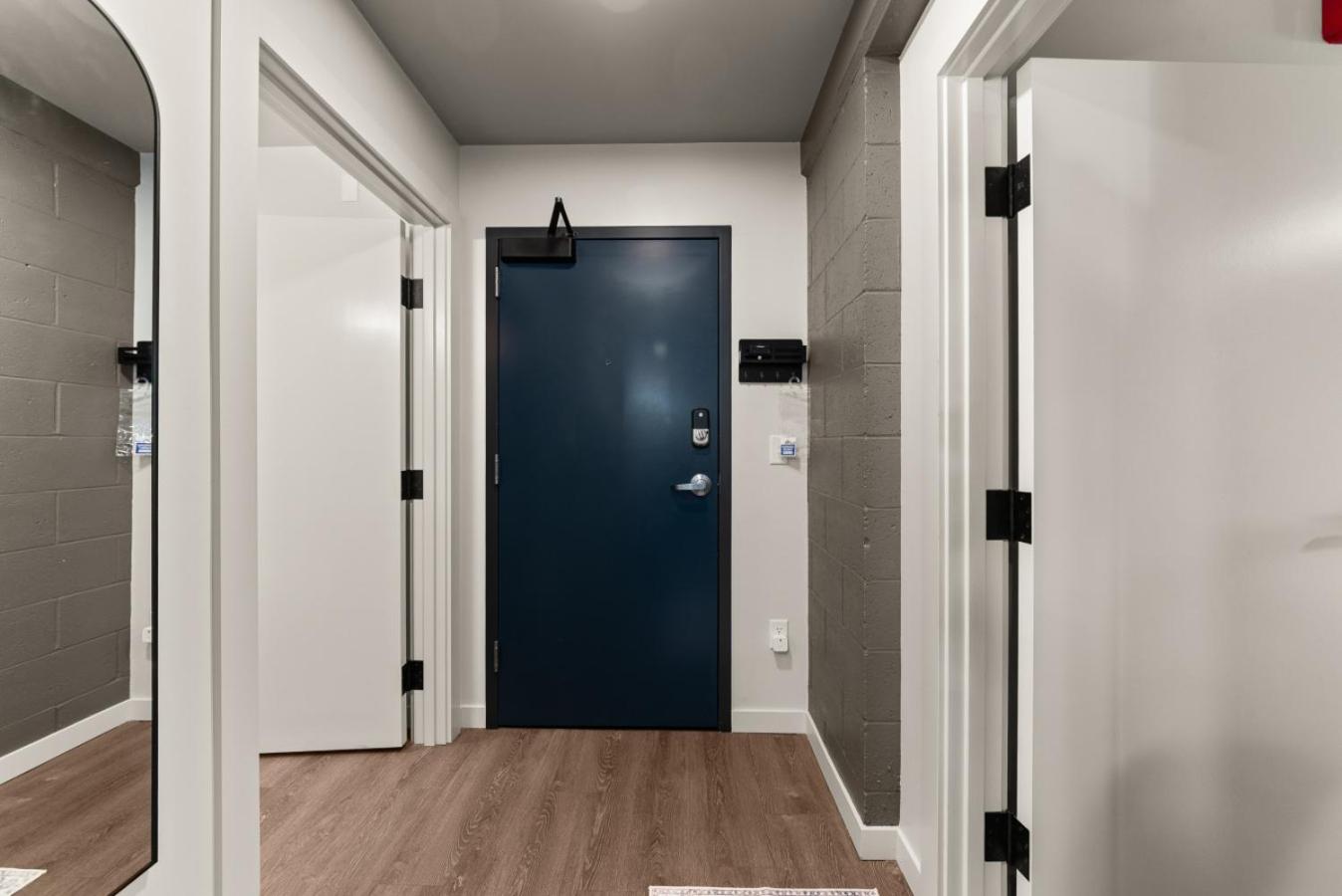 2br Luxurious Apartment Downtown