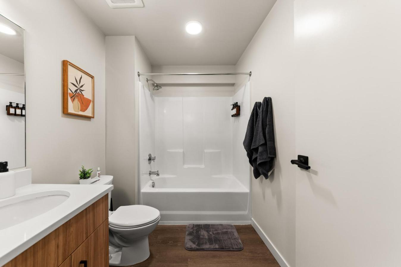 2br Luxurious Apartment Downtown