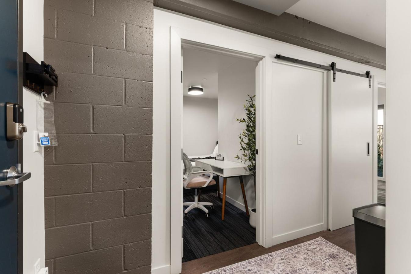 2br Luxurious Apartment Downtown