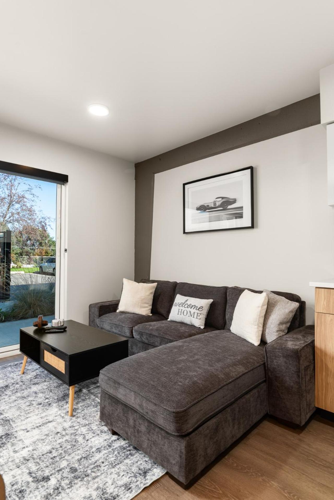 2br Luxurious Apartment Downtown