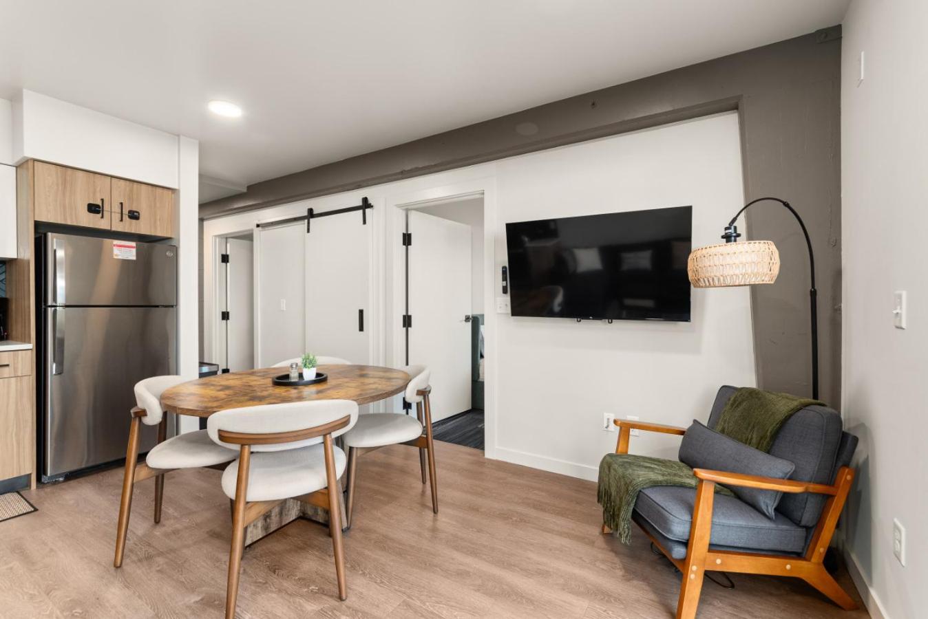 2br Luxurious Apartment Downtown