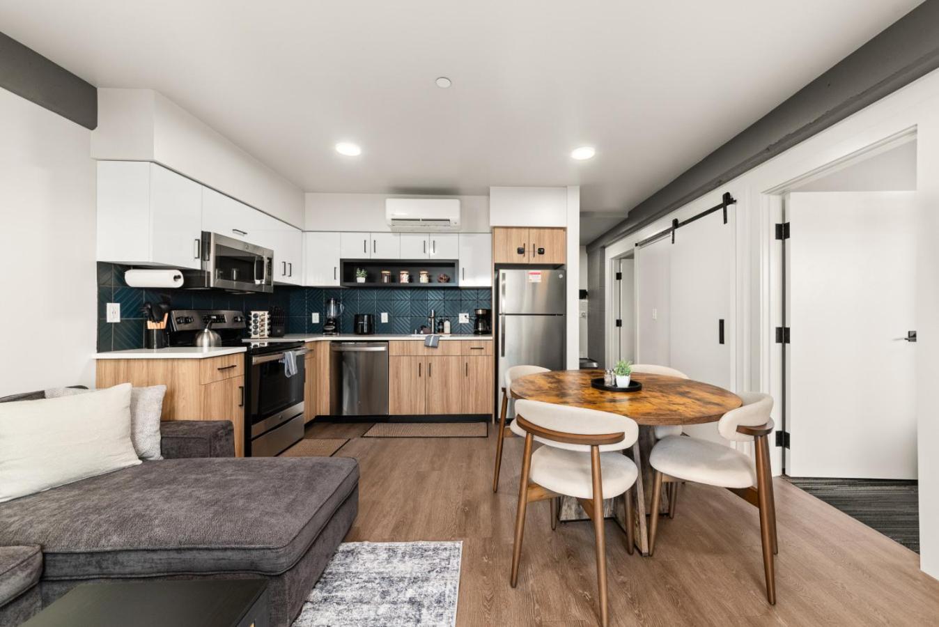 2br Luxurious Apartment Downtown