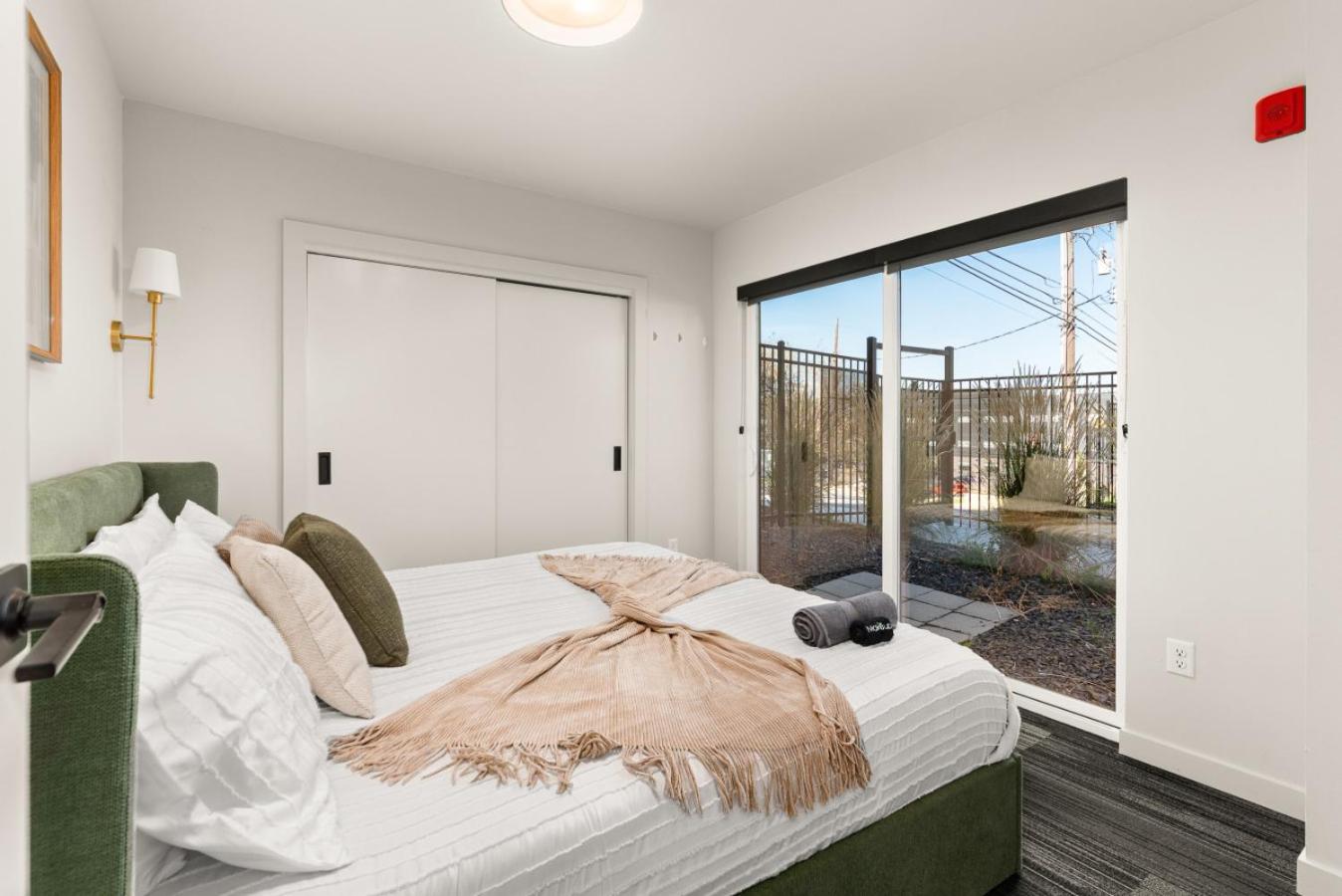 2br Luxurious Apartment Downtown