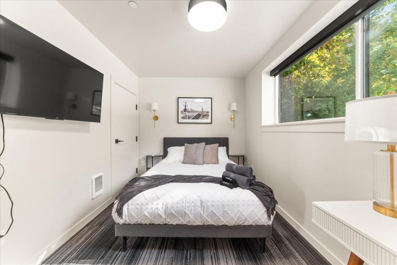 2 Bedroom 2 Bath Downtown