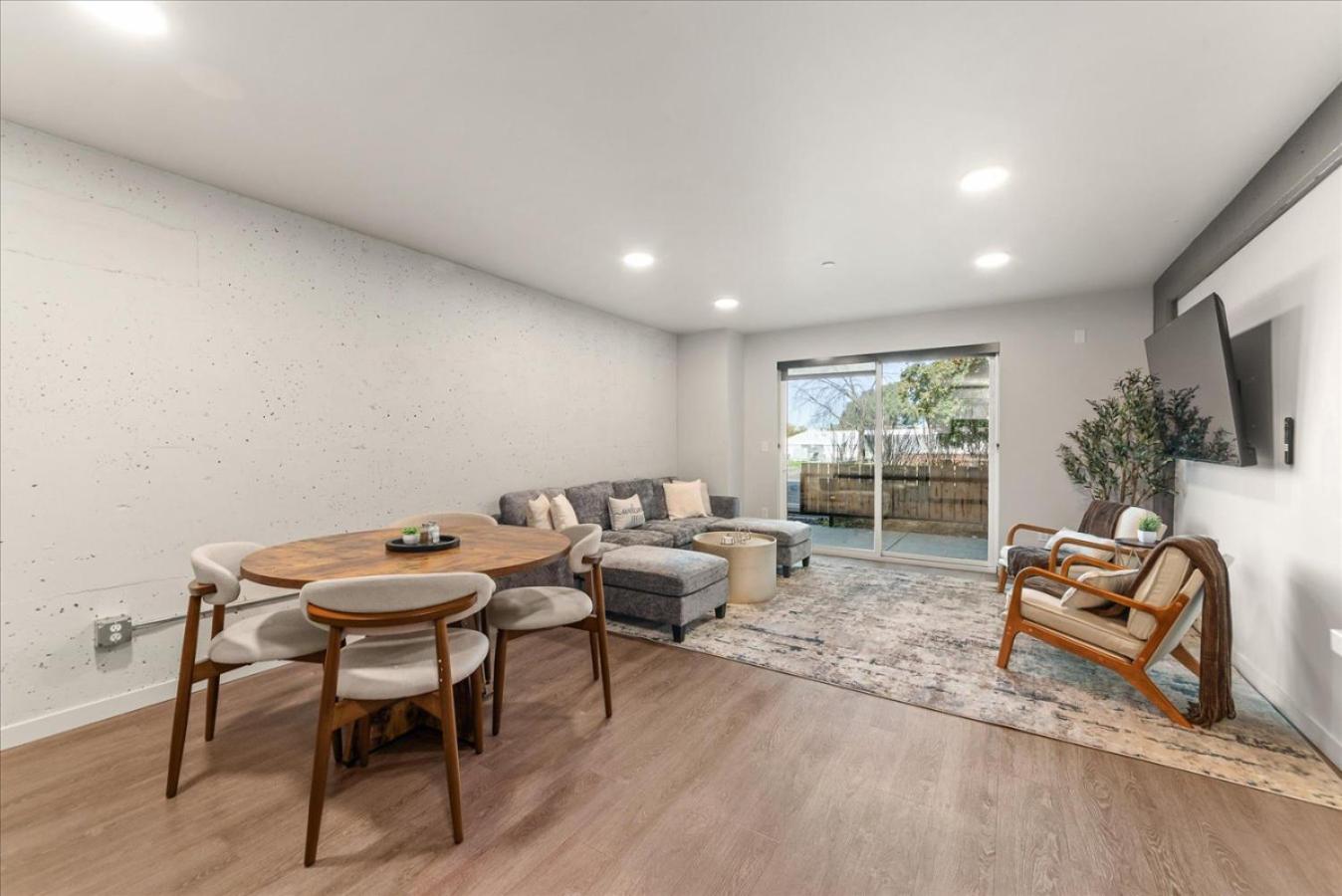 2 Bedroom 2 Bath Downtown