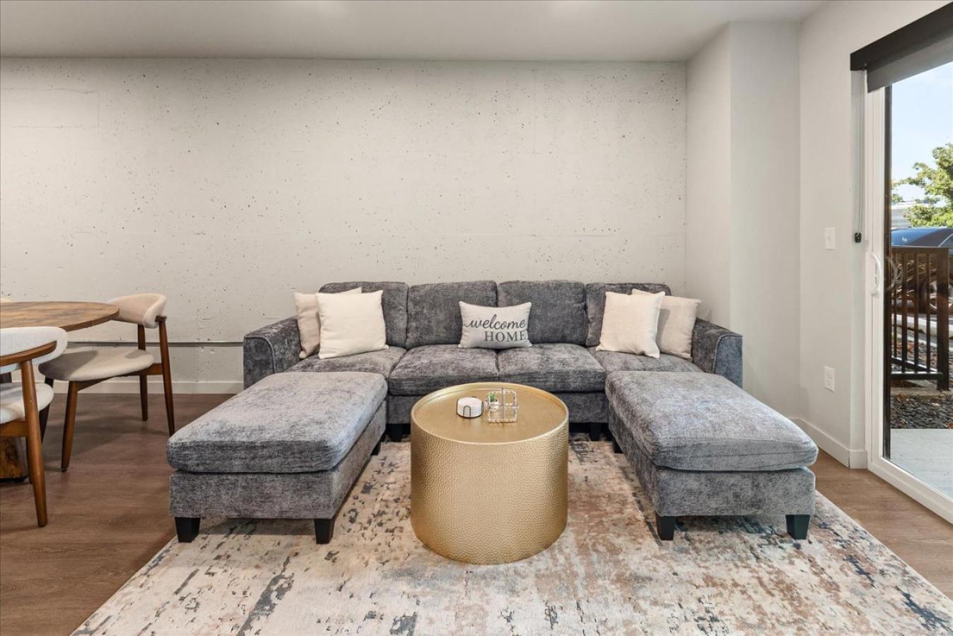 2 Bedroom 2 Bath Downtown
