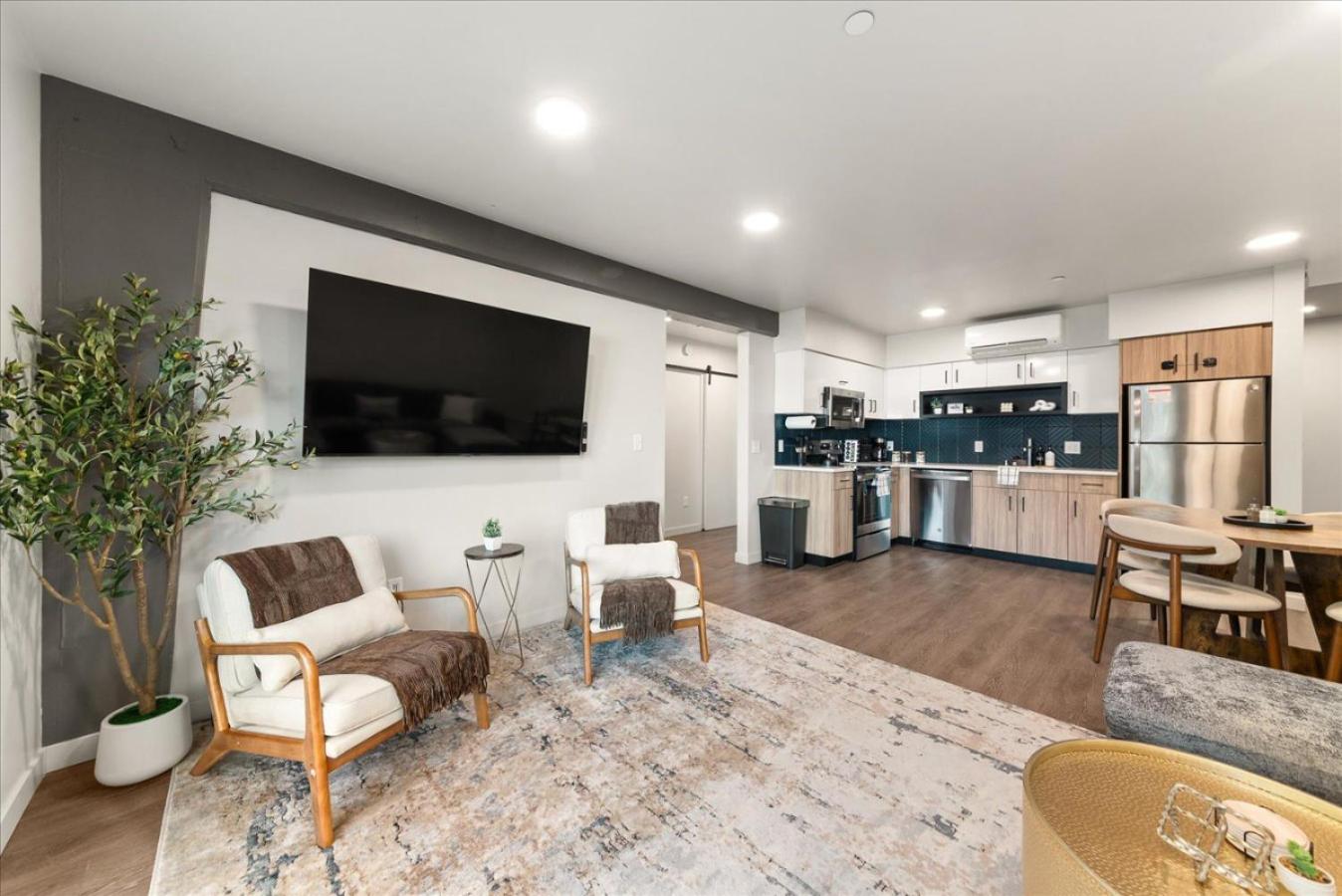 2 Bedroom 2 Bath Downtown