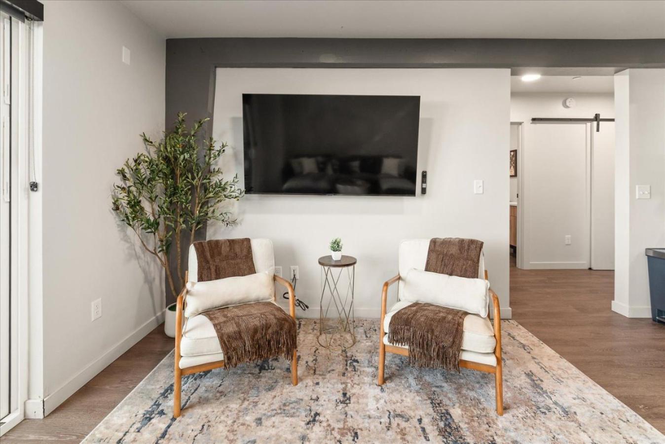 2 Bedroom 2 Bath Downtown