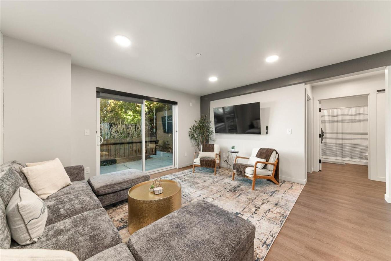 2 Bedroom 2 Bath Downtown