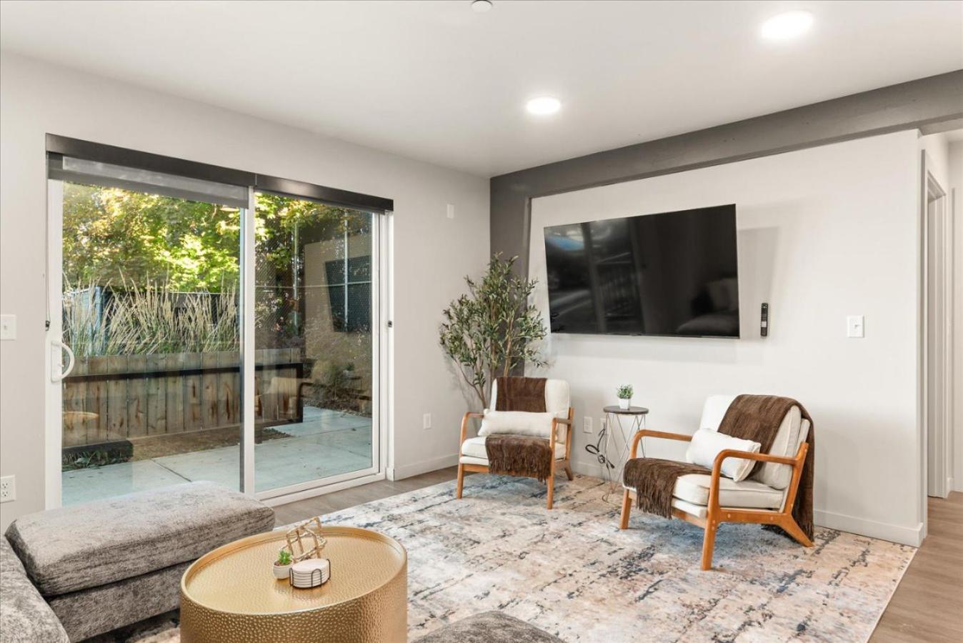 2 Bedroom 2 Bath Downtown