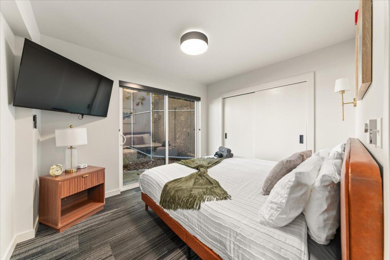 2 Bedroom 2 Bath Downtown