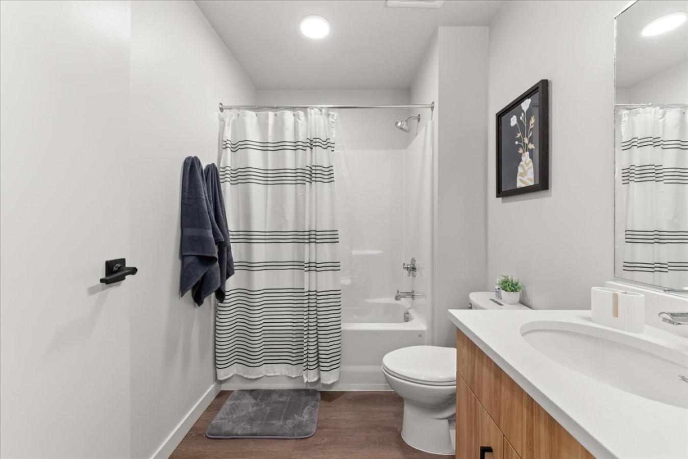 2 Bedroom 2 Bath Downtown