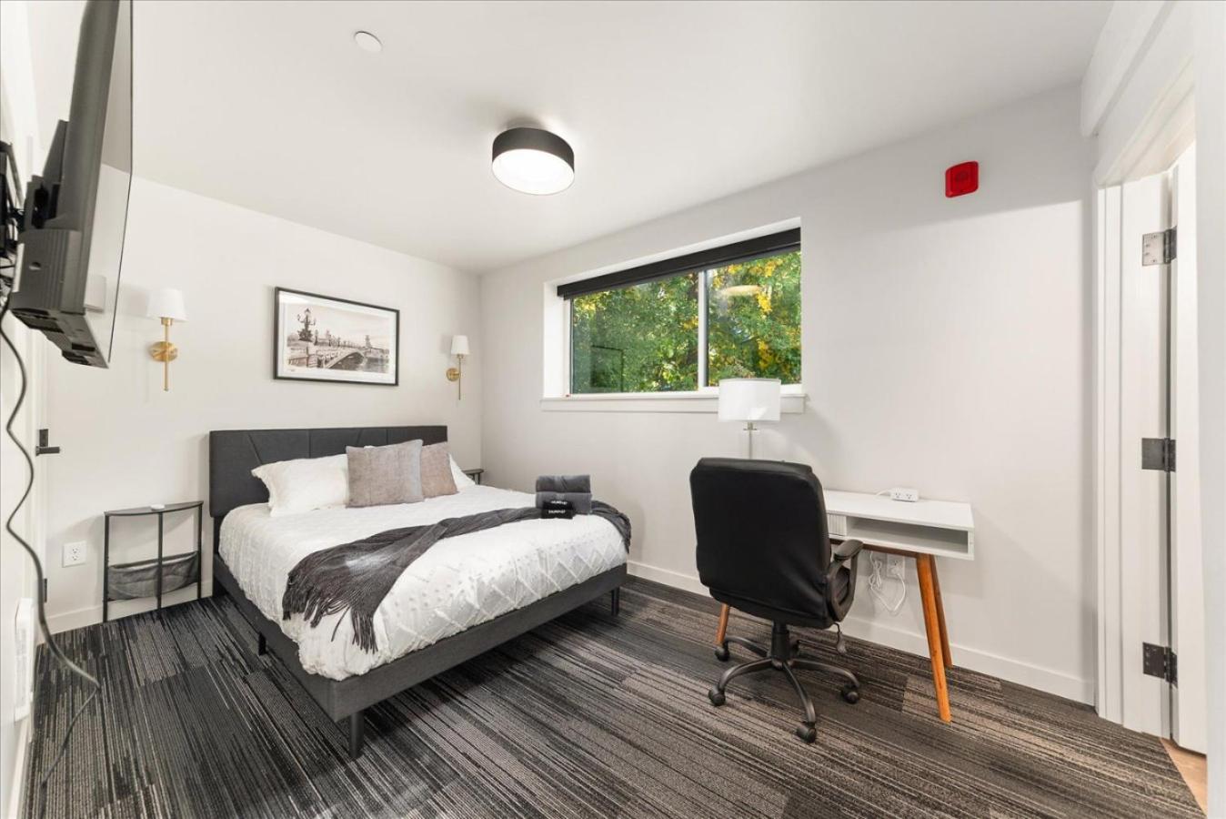 2 Bedroom 2 Bath Downtown