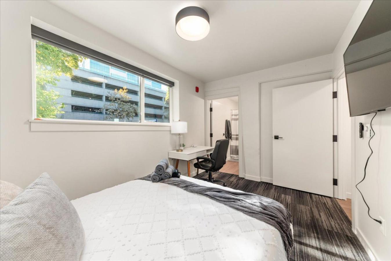 2 Bedroom 2 Bath Downtown