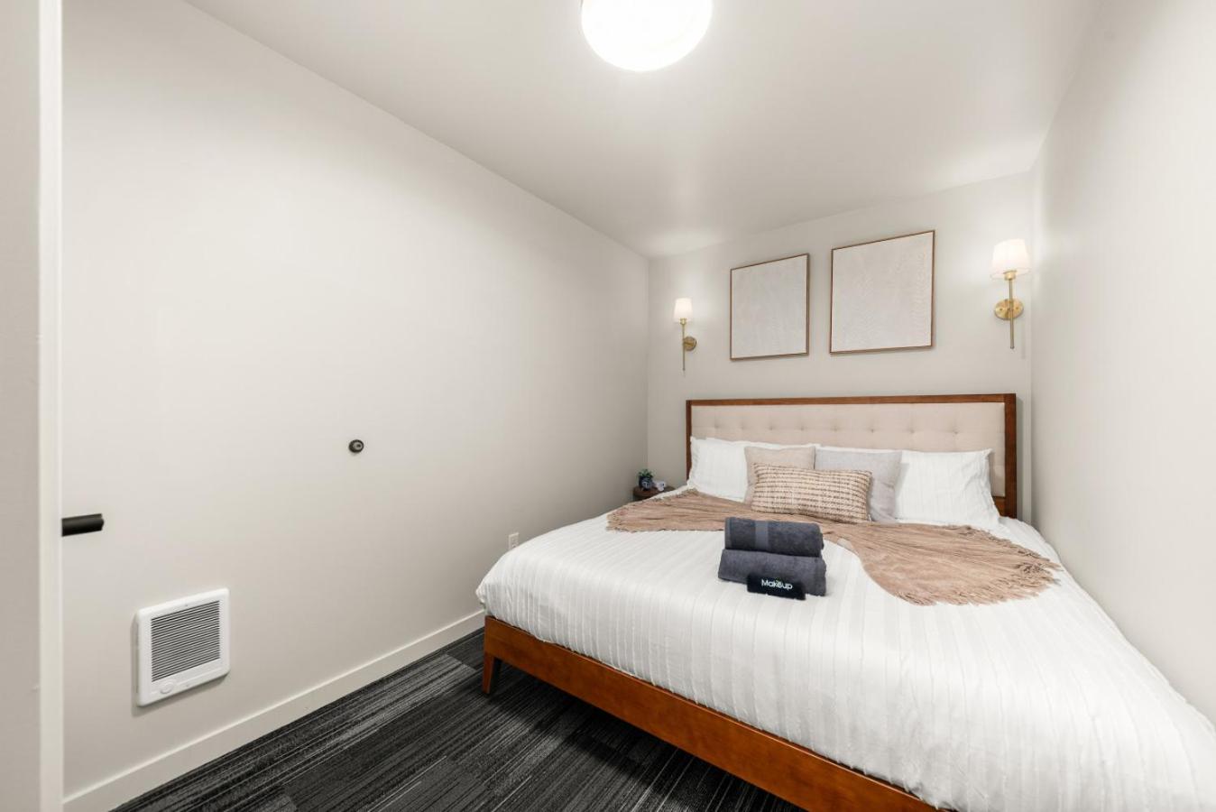 2BR in Downtown with Parking