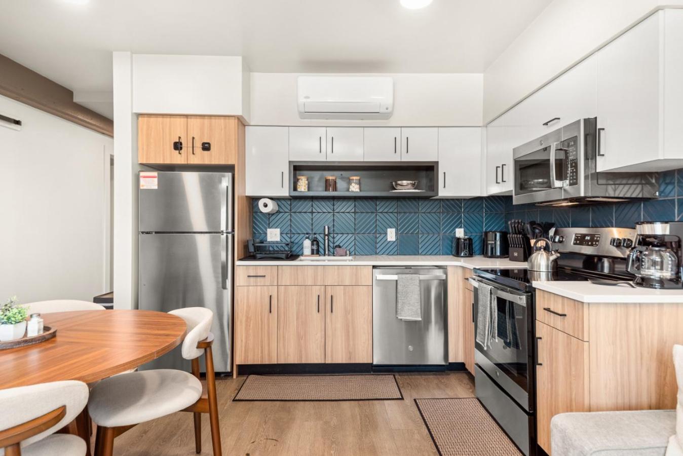 2BR in Downtown with Parking