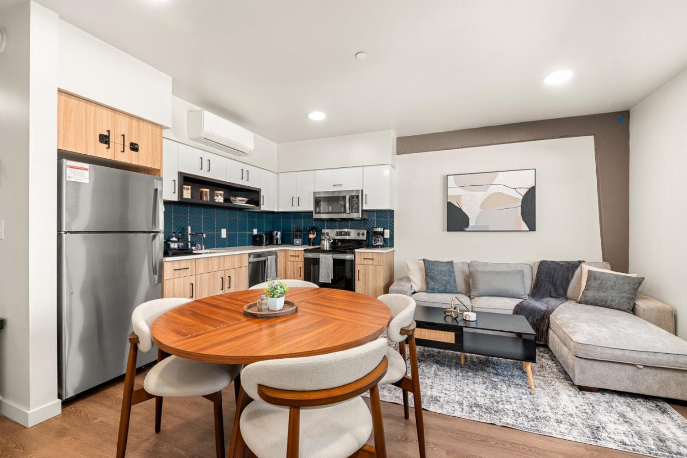 2BR in Downtown with Parking