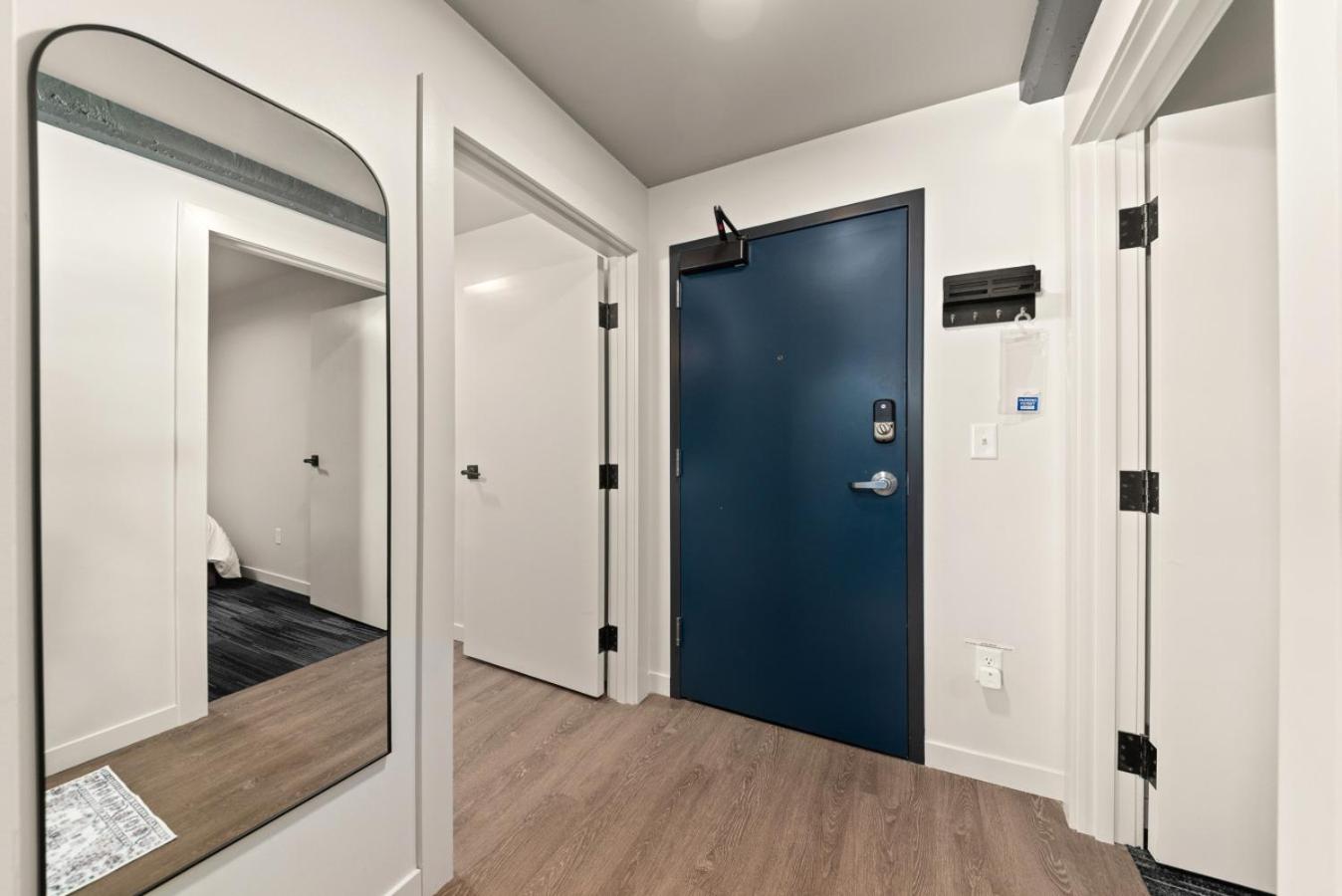 2BR Apartment in DT with Parking