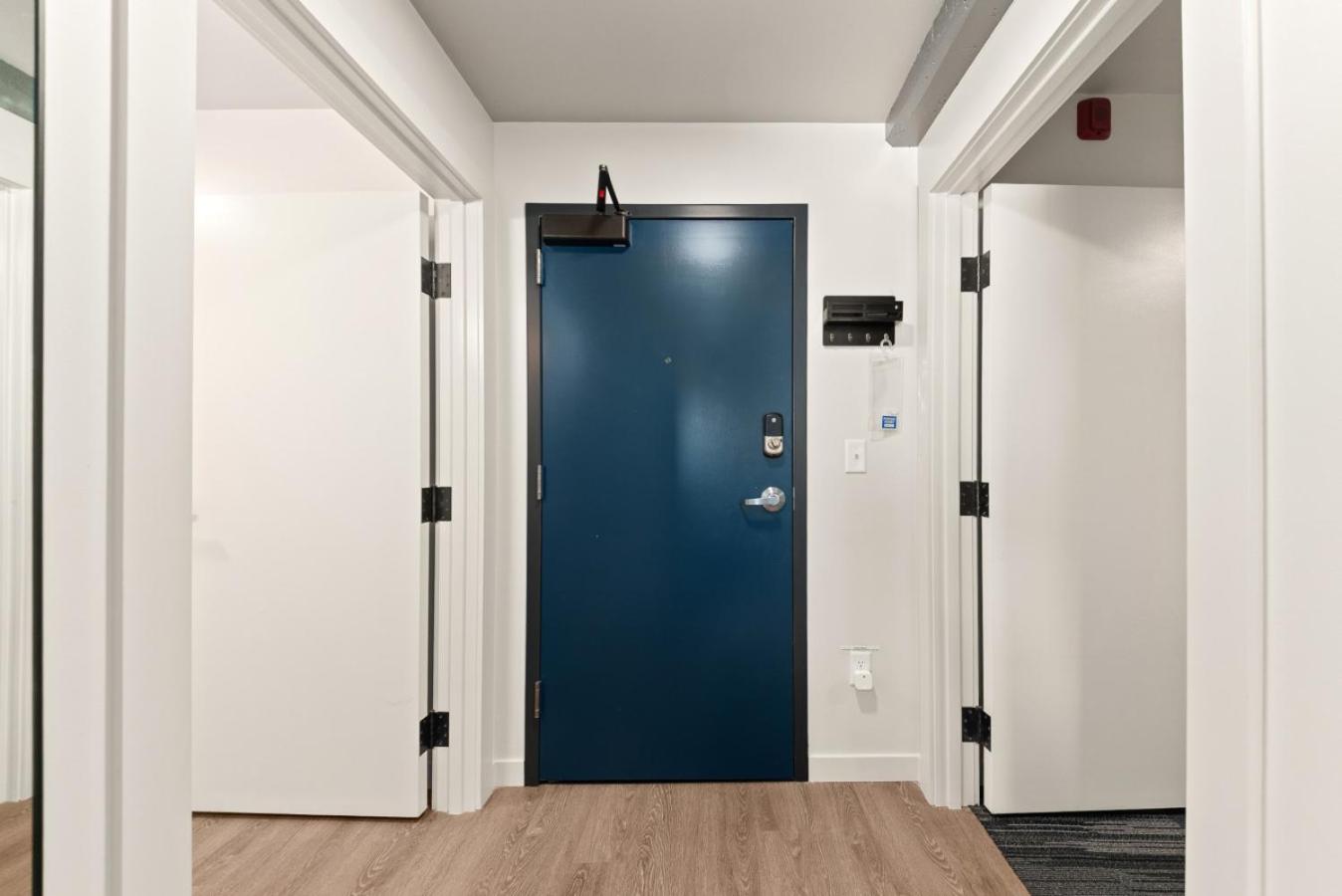 2BR Apartment in DT with Parking