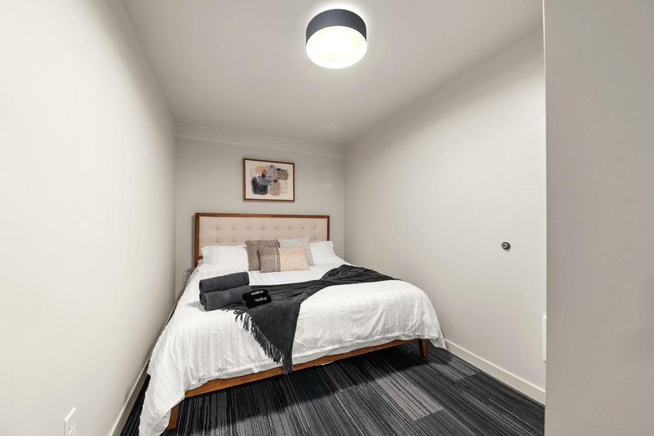 2BR Apartment in DT with Parking