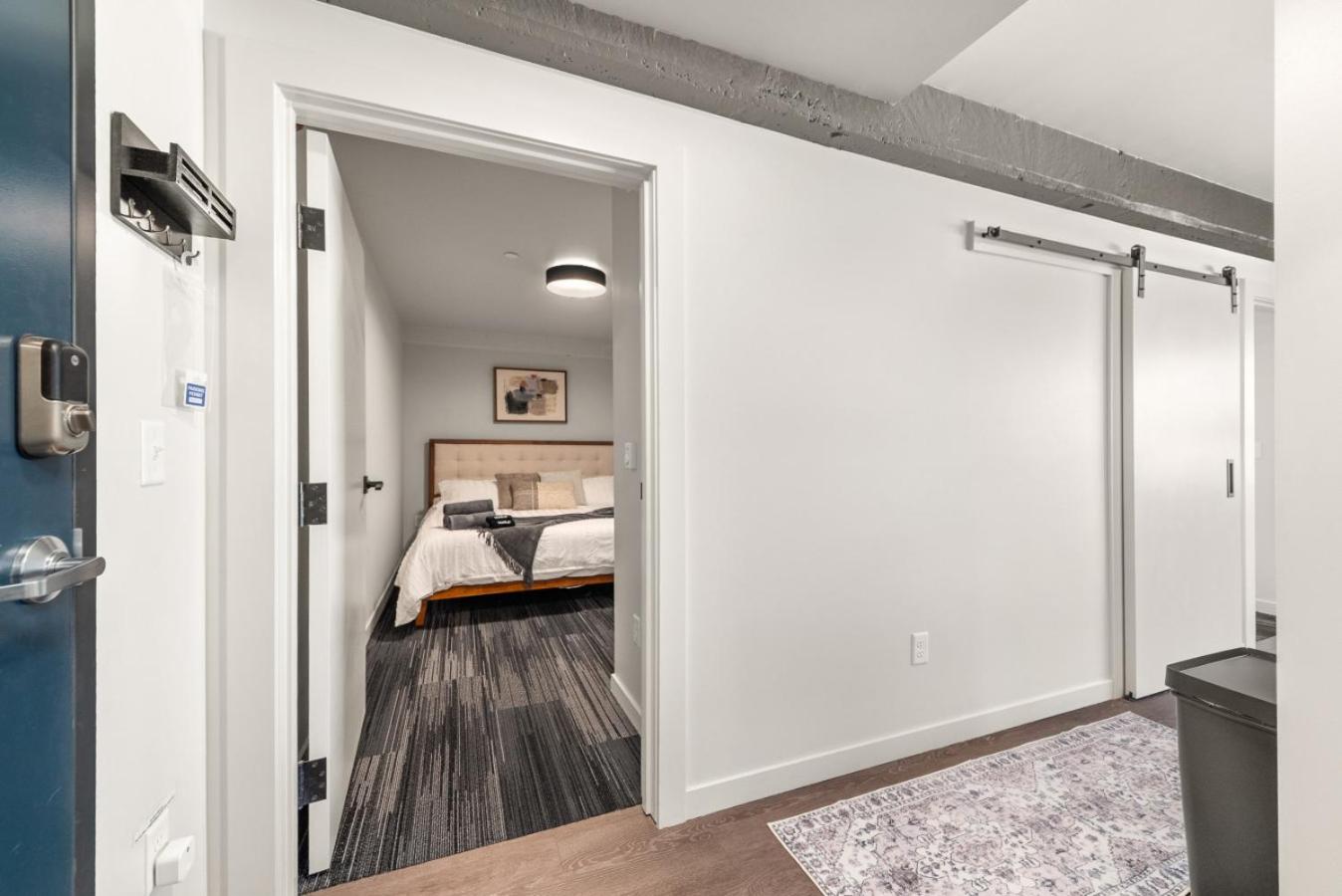 2BR Apartment in DT with Parking